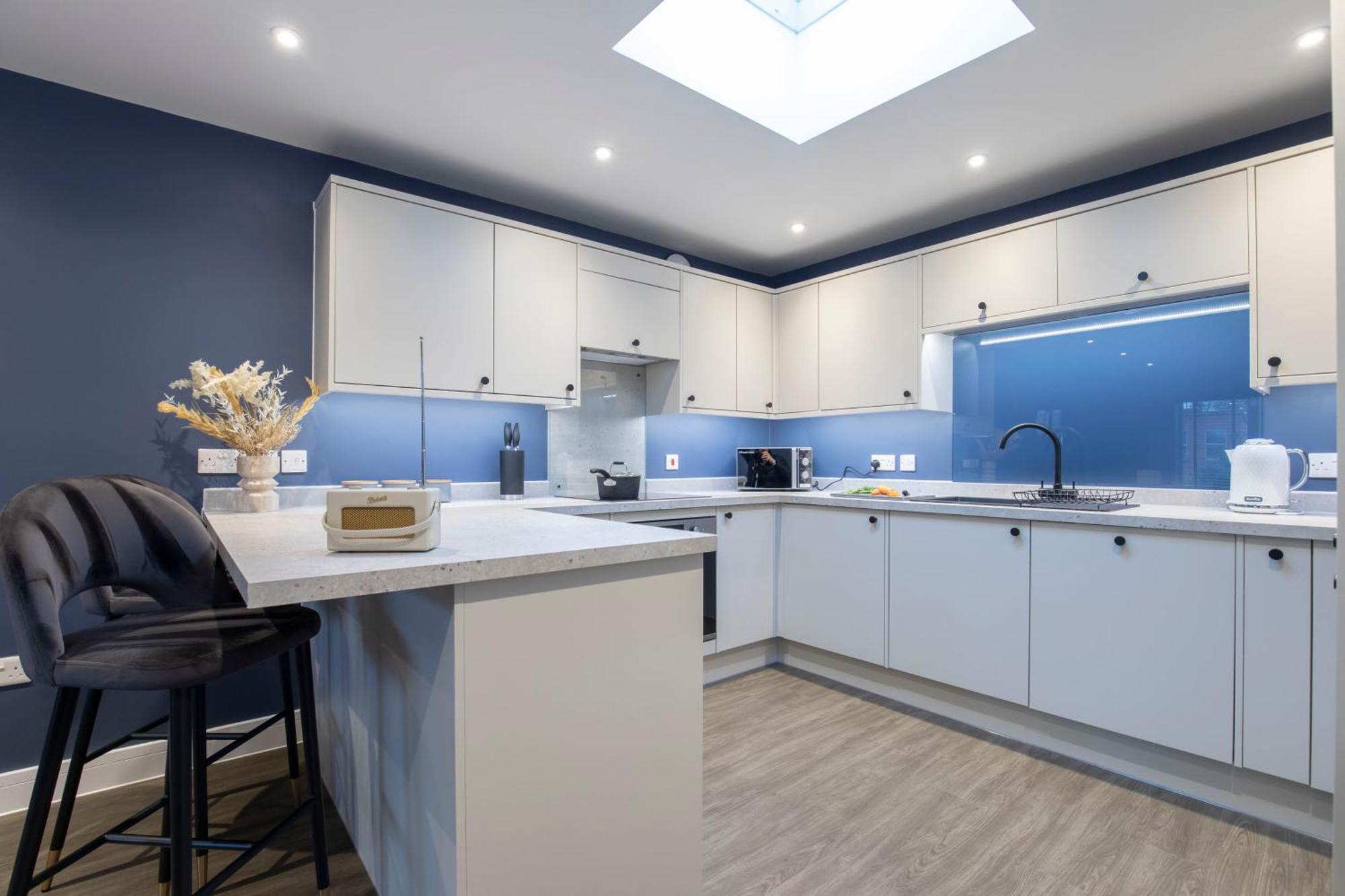 Apartment Elliot Oliver - Exquisite Two Bedroom With Garden, Parking & Ev Charger