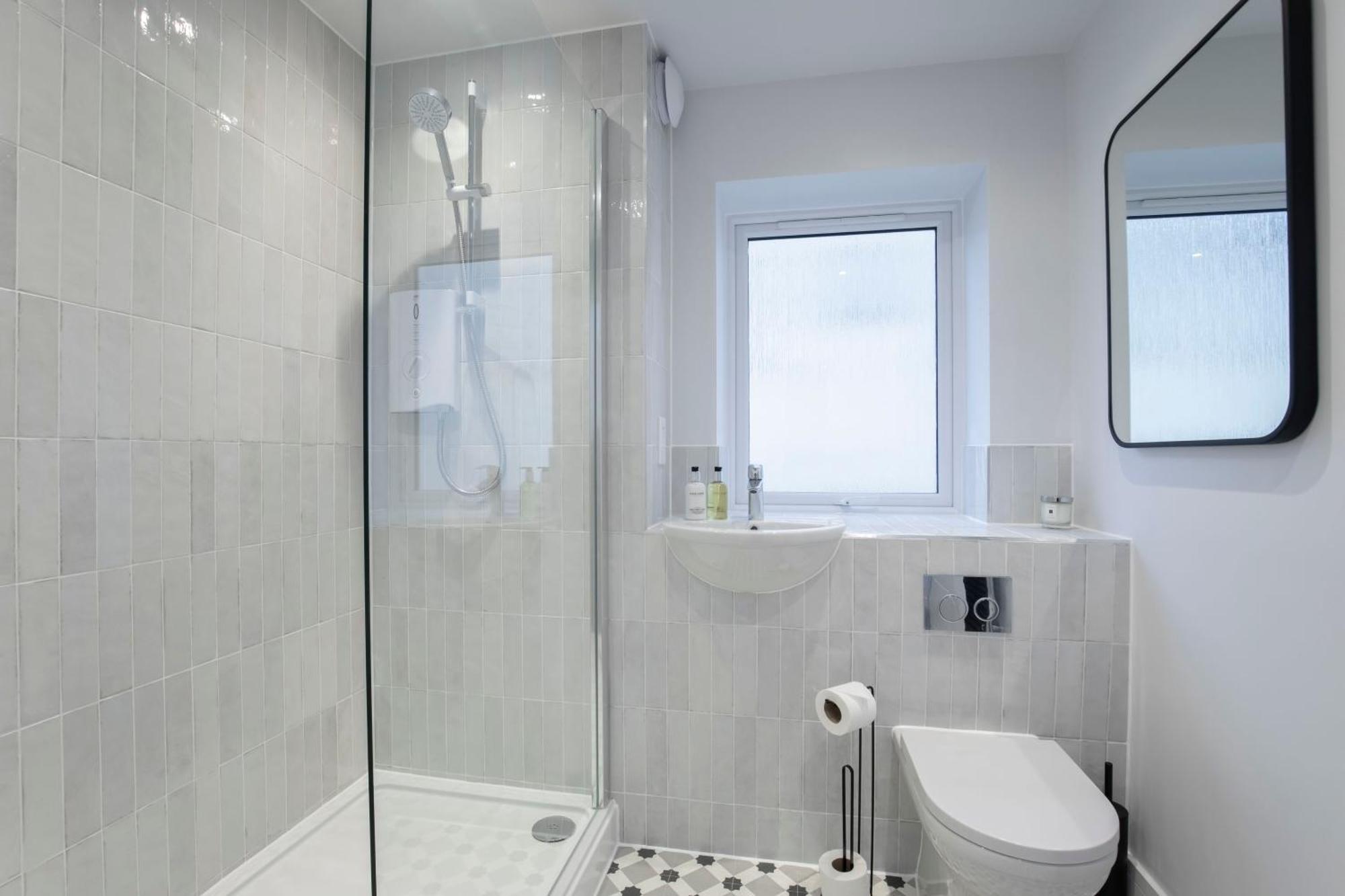 Elliot Oliver - Exquisite Two Bedroom With Garden, Parking & Ev Charger