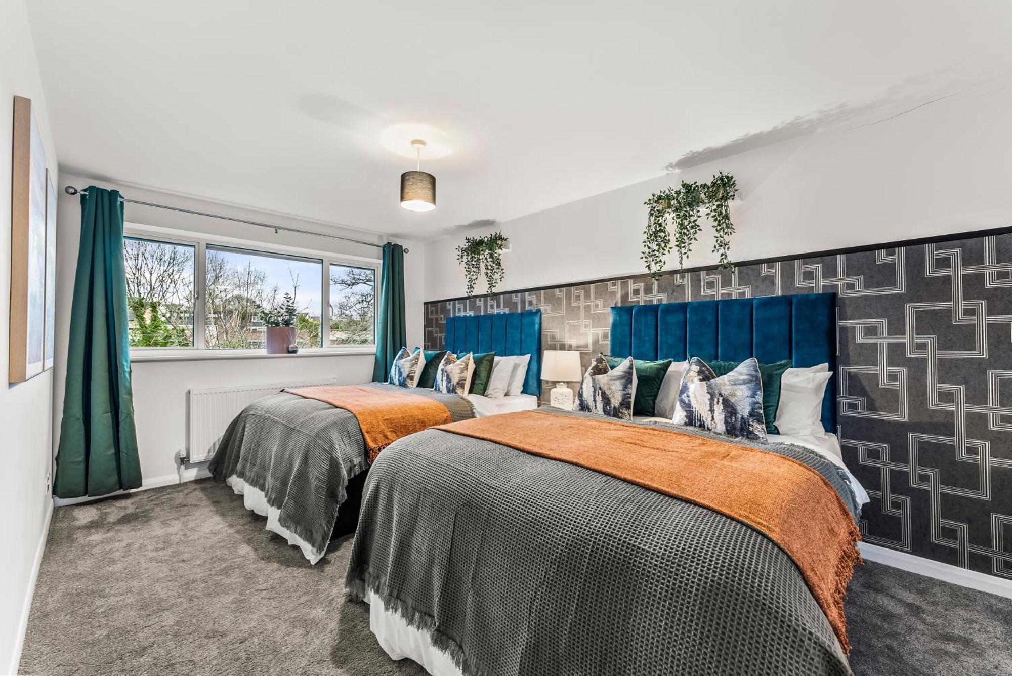 Elegant Retreat In - Garden & Parking Included Holiday home