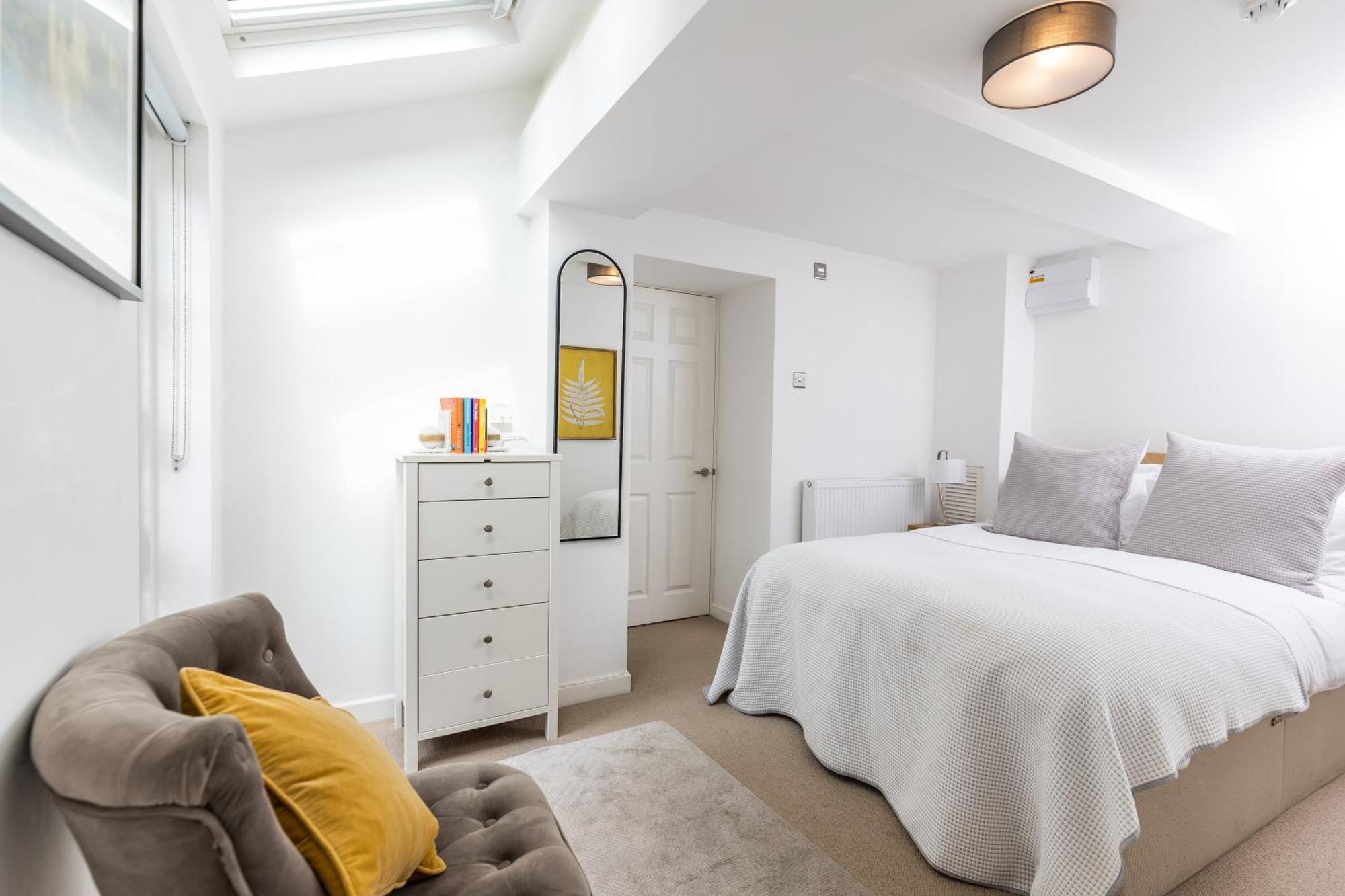 6 Elizabeth House - By Luxury Apartment *