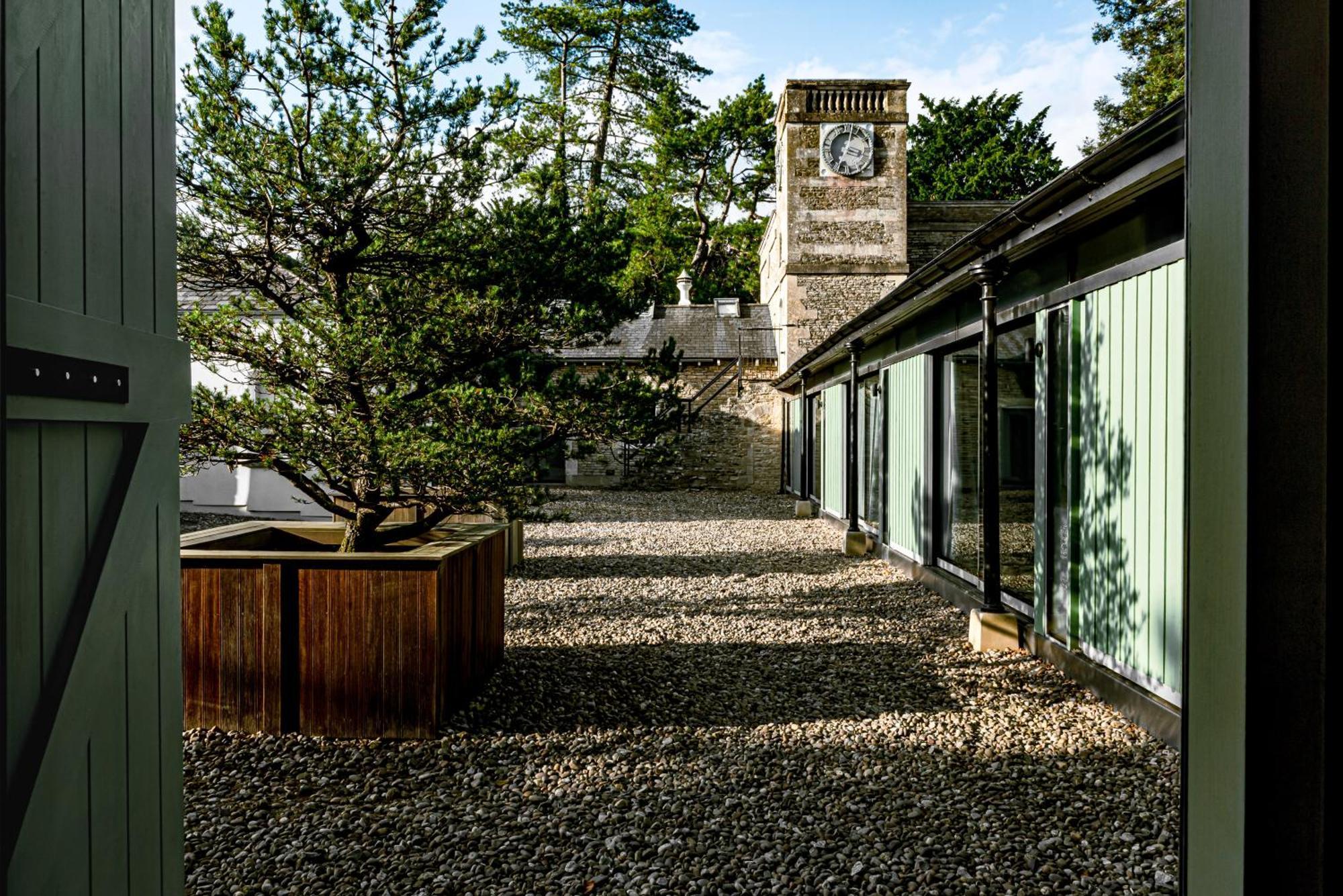 Cowley Manor Experimental Hotel 4*