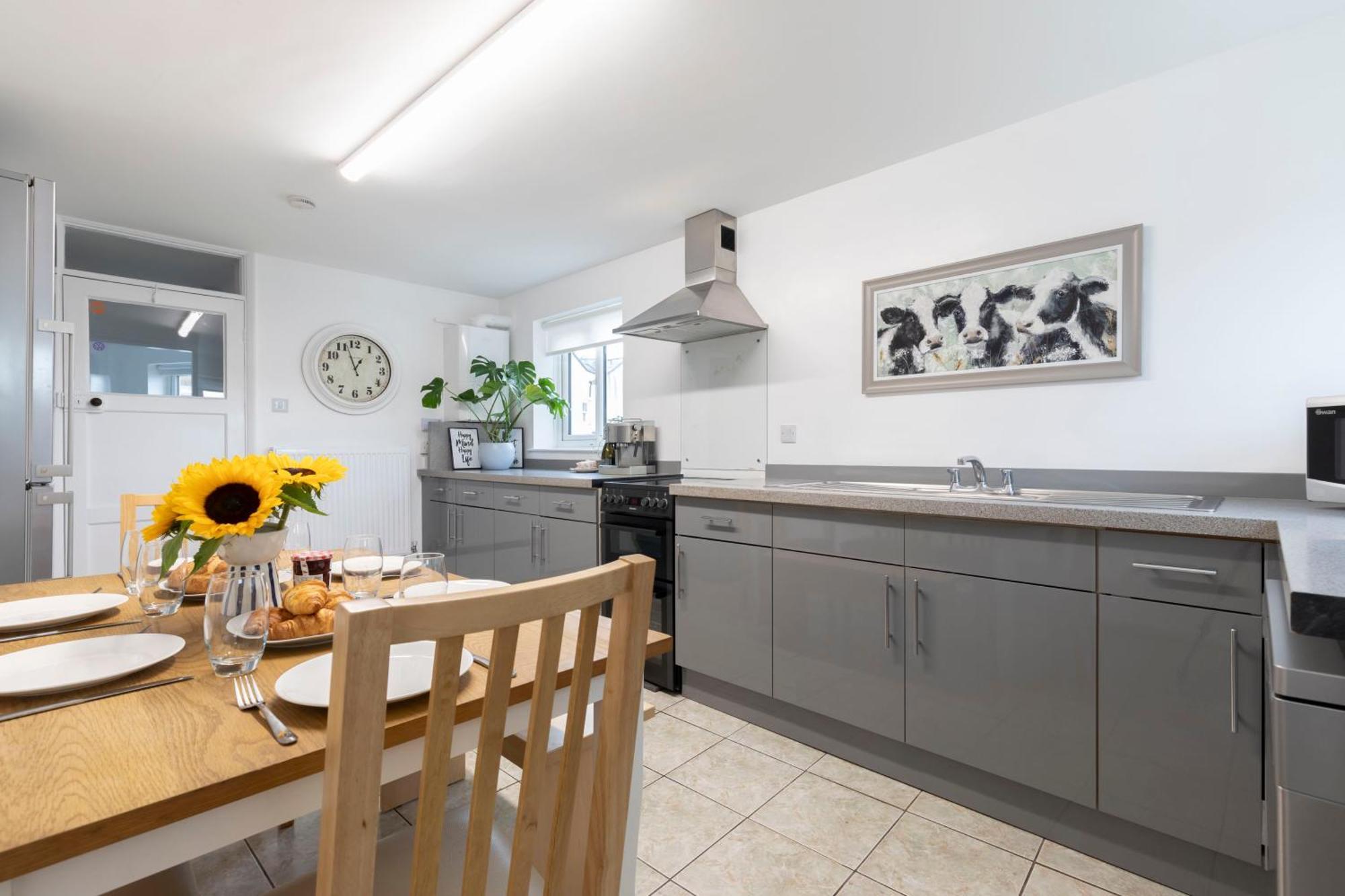 Fabulous, Vibrant, Town House, Bath Road Holiday home *