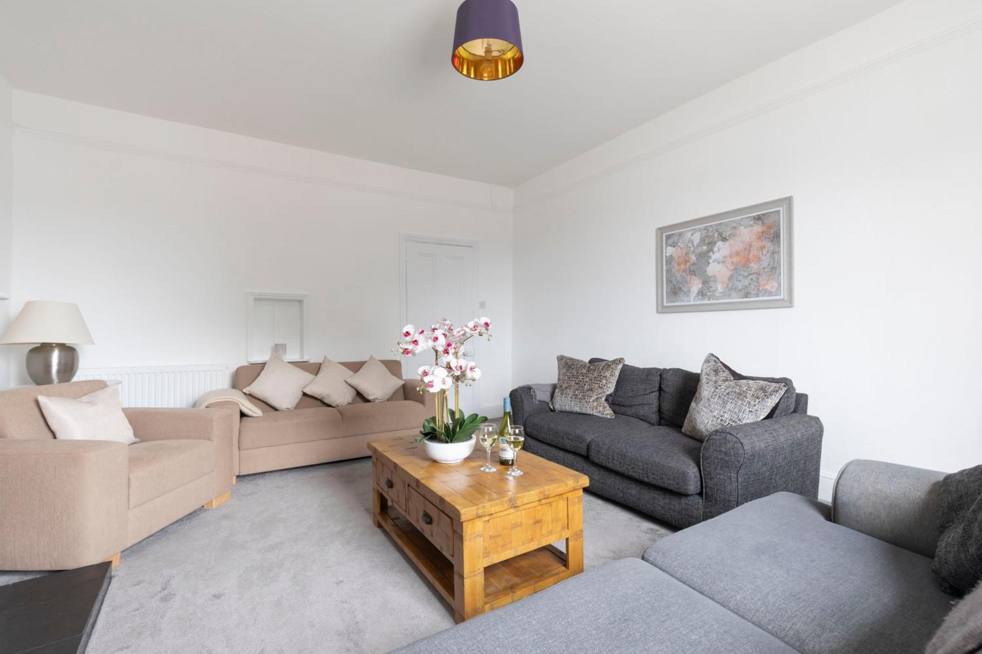 Holiday home Fabulous, Vibrant, Town House, Bath Road