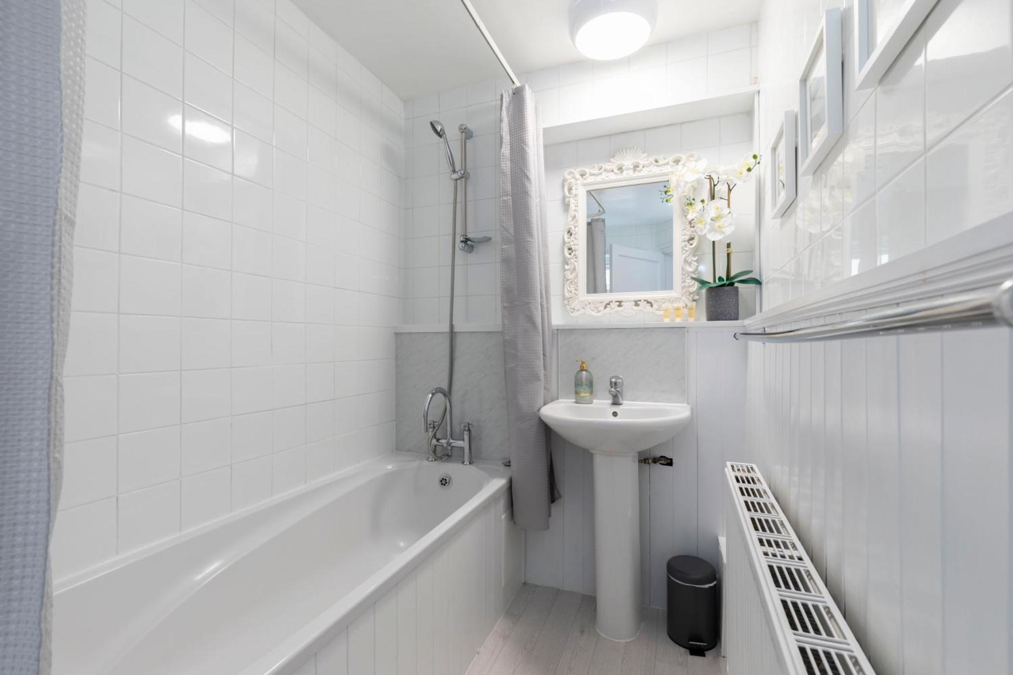Fabulous, Vibrant, Town House, Bath Road Holiday home