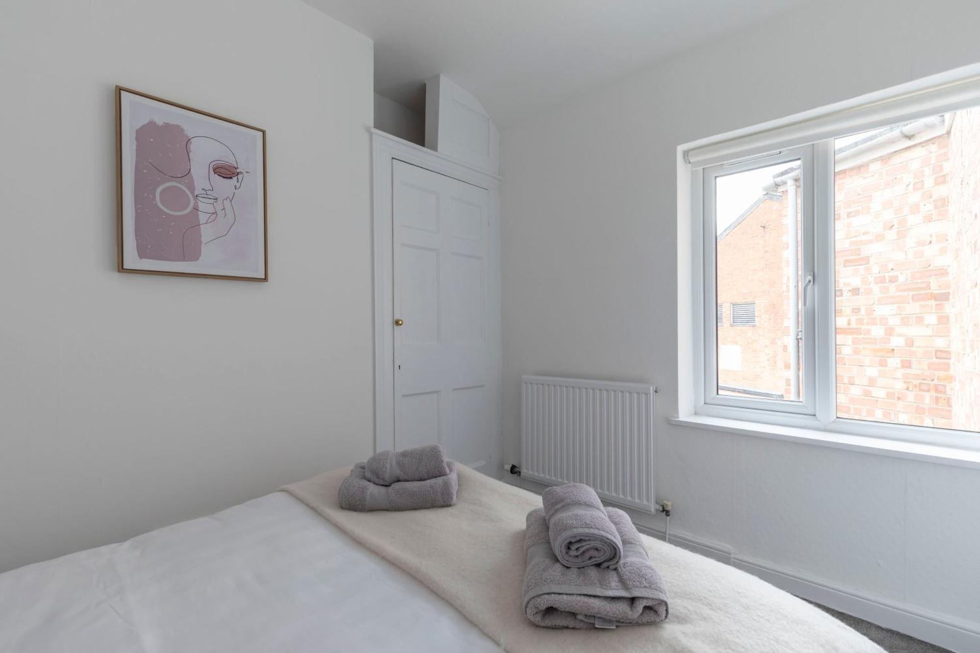 Fabulous, Vibrant, Town House, Bath Road Cheltenham