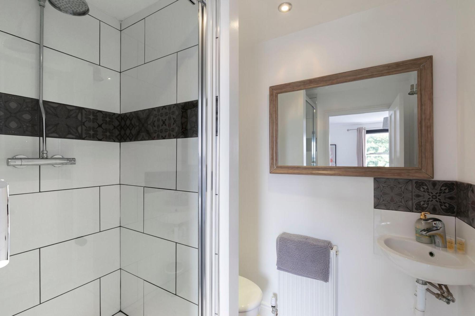 Fabulous, Vibrant, Town House, Bath Road Holiday home