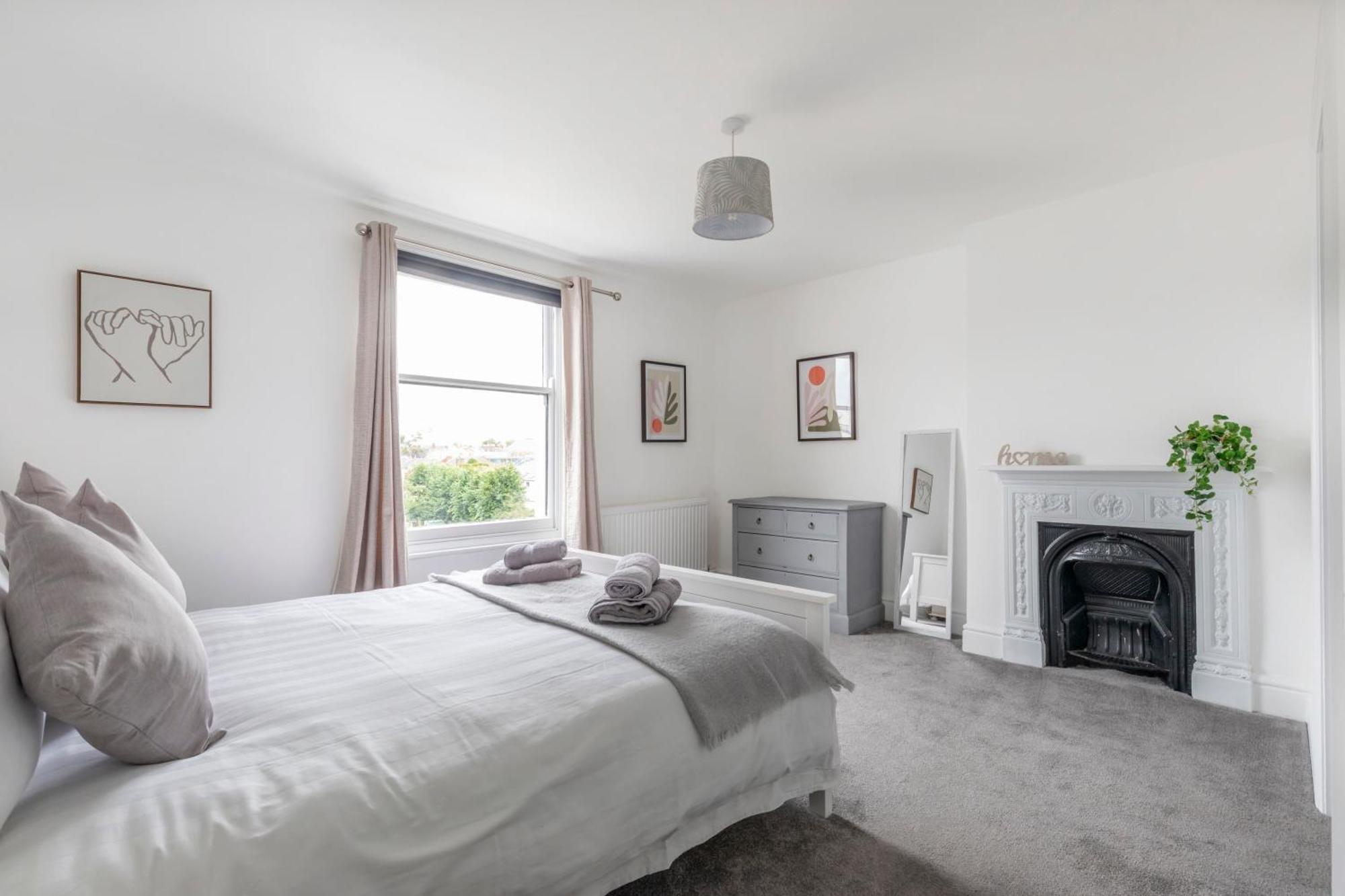 Fabulous, Vibrant, Town House, Bath Road * Cheltenham