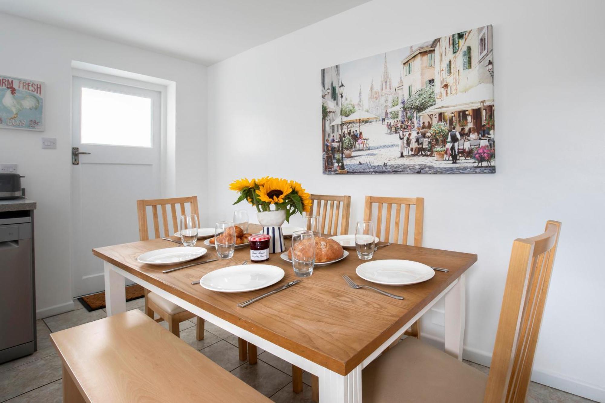 Fabulous, Vibrant, Town House, Bath Road Holiday home *