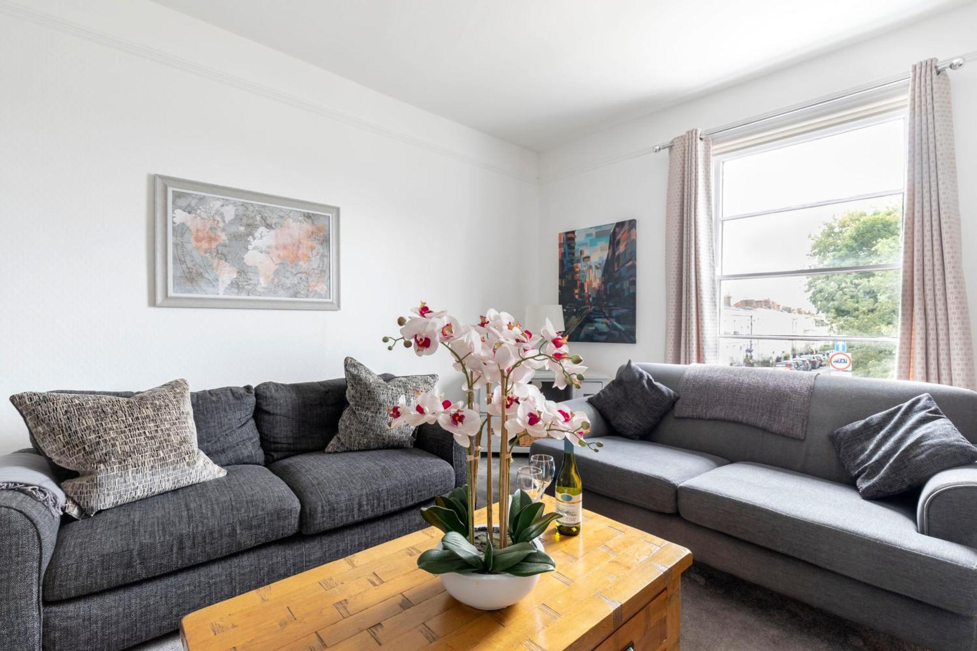 Fabulous, Vibrant, Town House, Bath Road * Cheltenham