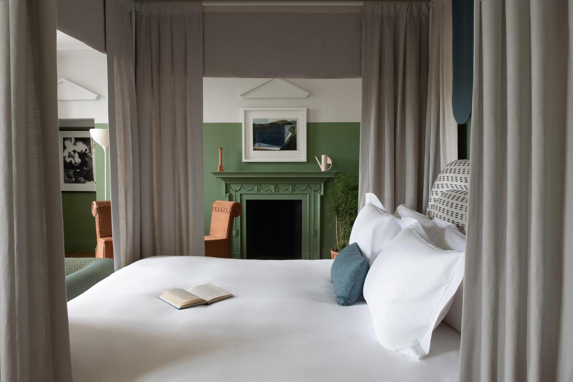 Cowley Manor Experimental Hotel 4*