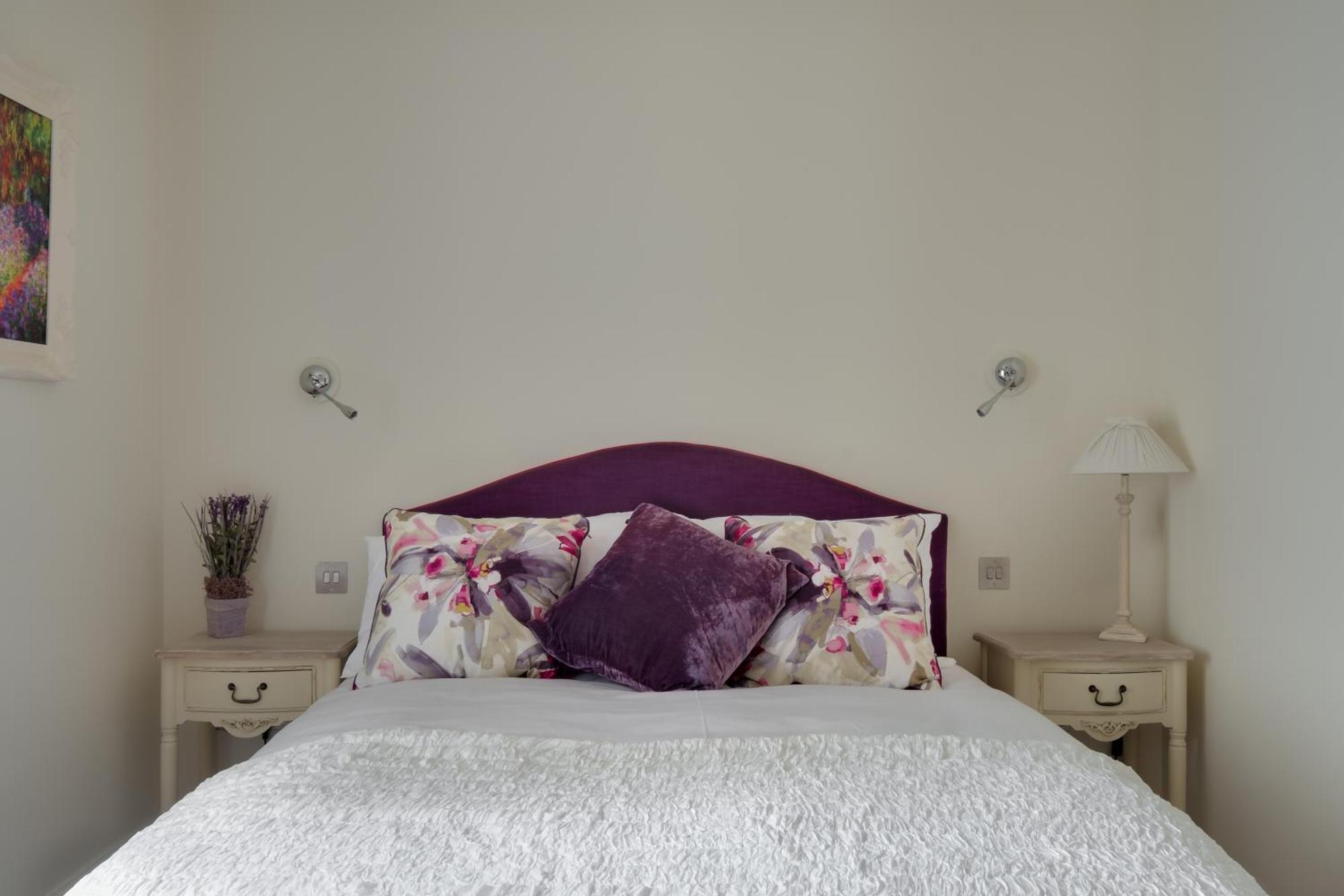 Lodge The At Winchcombe By Birch