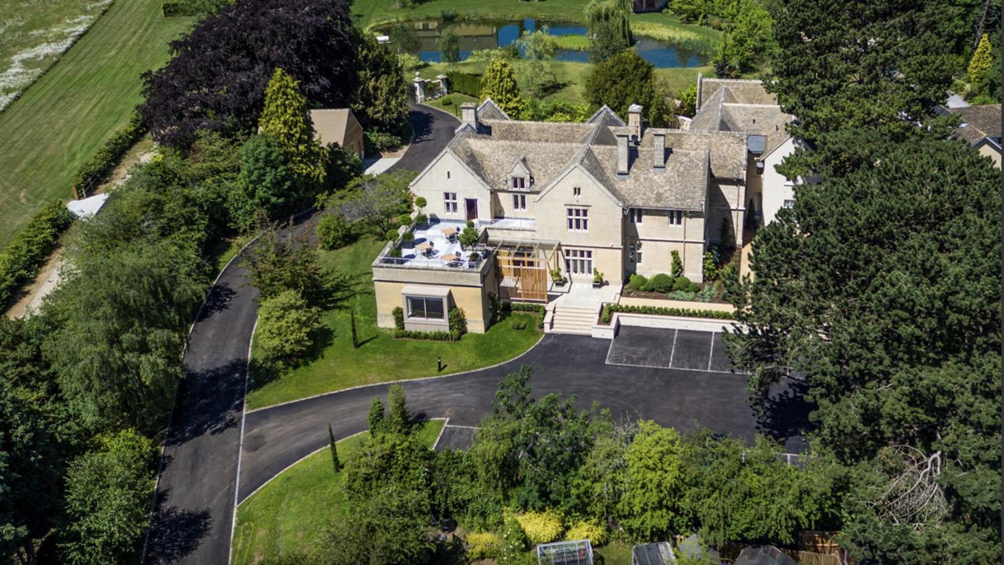 Lodge The At Winchcombe By Birch *