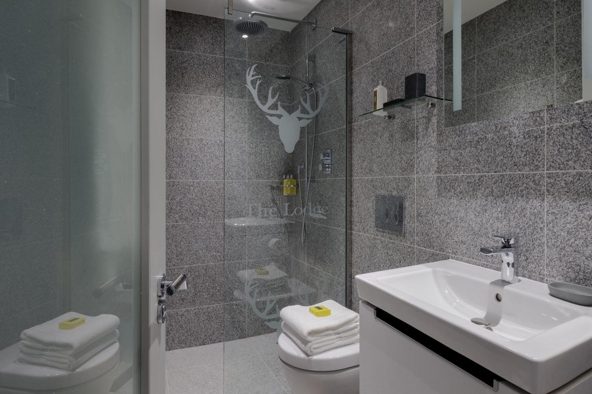 Lodge The At Winchcombe By Birch *
