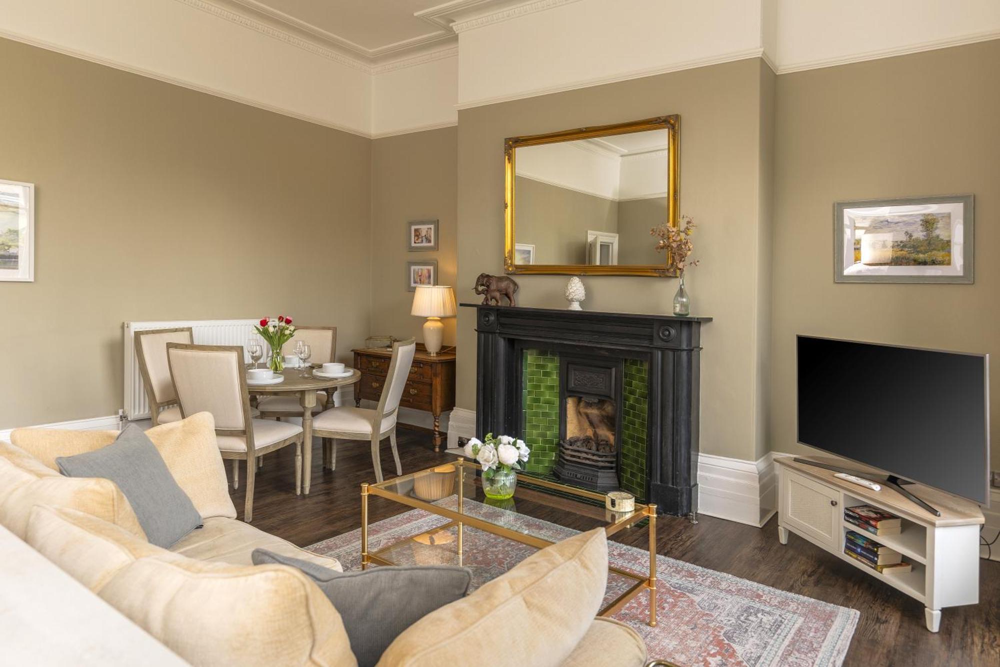 Elizabeth House 1 - By Luxury Apartment *