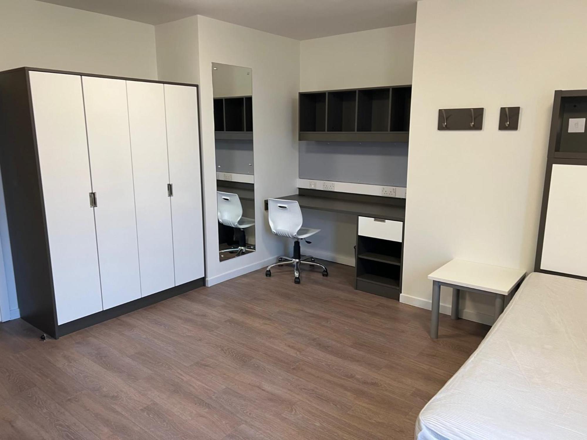 Cosy Private Ensuites And In The Heart Of Apartment