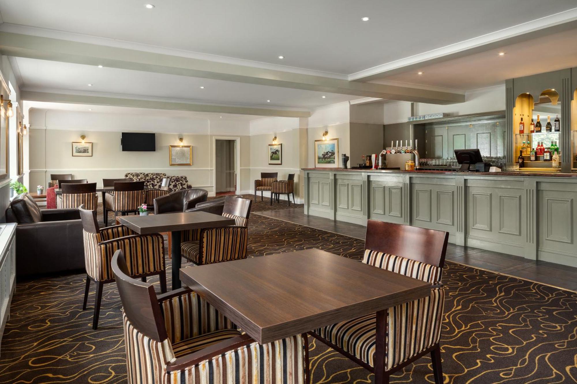 Hotel Ramada By Wyndham Cheltenham Golden Valley