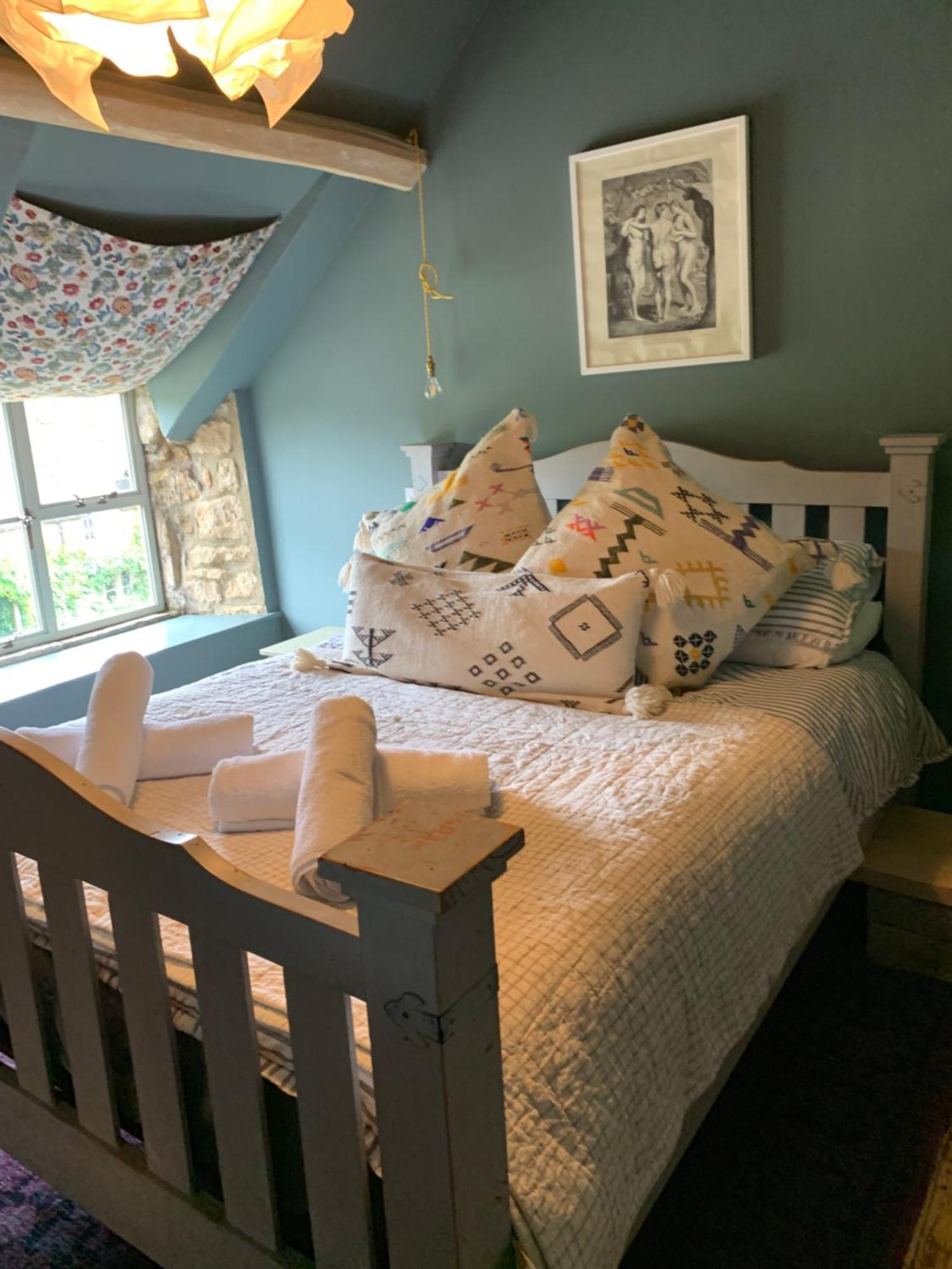 Stylish 3 Bed Cotswold With Stunning Views * Cheltenham