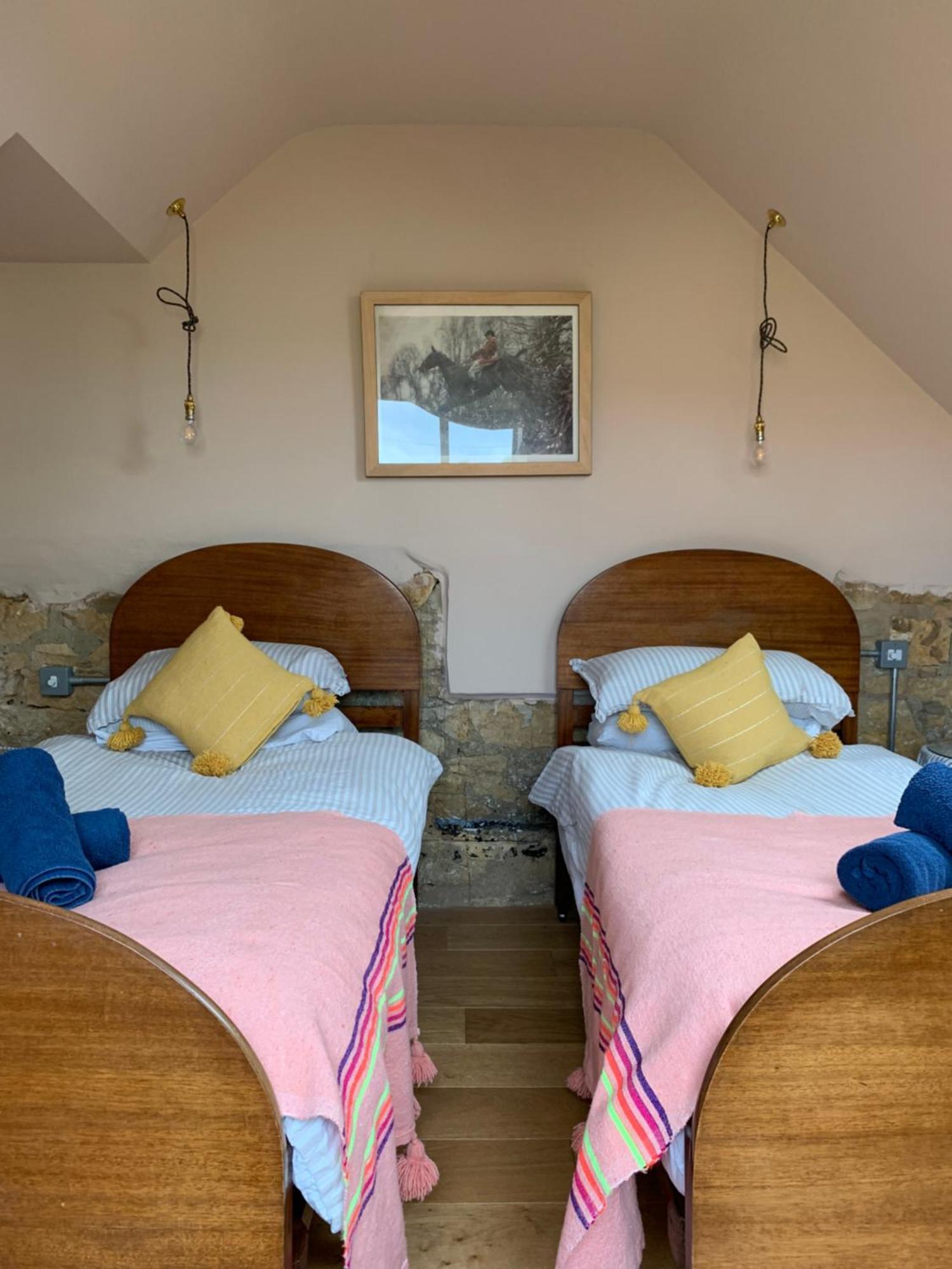 Stylish 3 Bed Cotswold With Stunning Views Holiday home