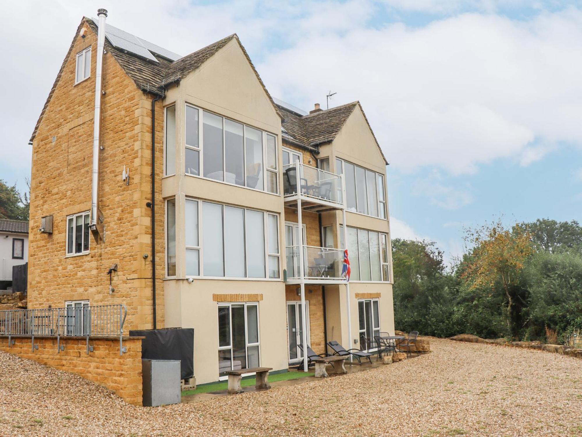 Holiday home Cotswold View