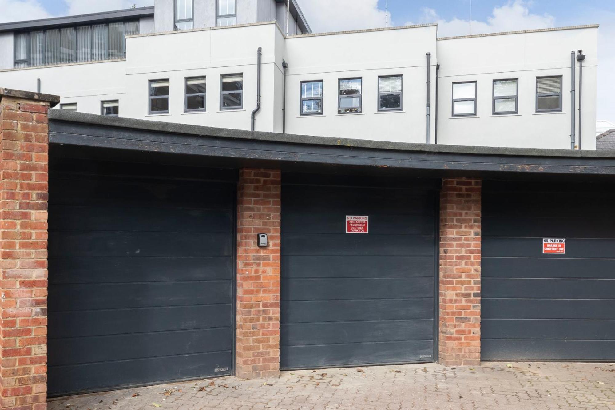 Apartment Elliot Oliver - Comfortable Five Bedroom Town Centre House With Garden & Garage Cheltenham