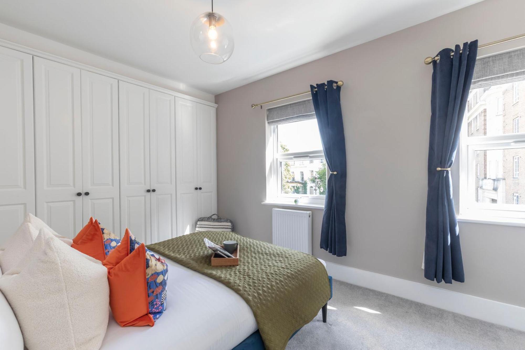 Apartment Elliot Oliver - Comfortable Five Bedroom Town Centre House With Garden & Garage
