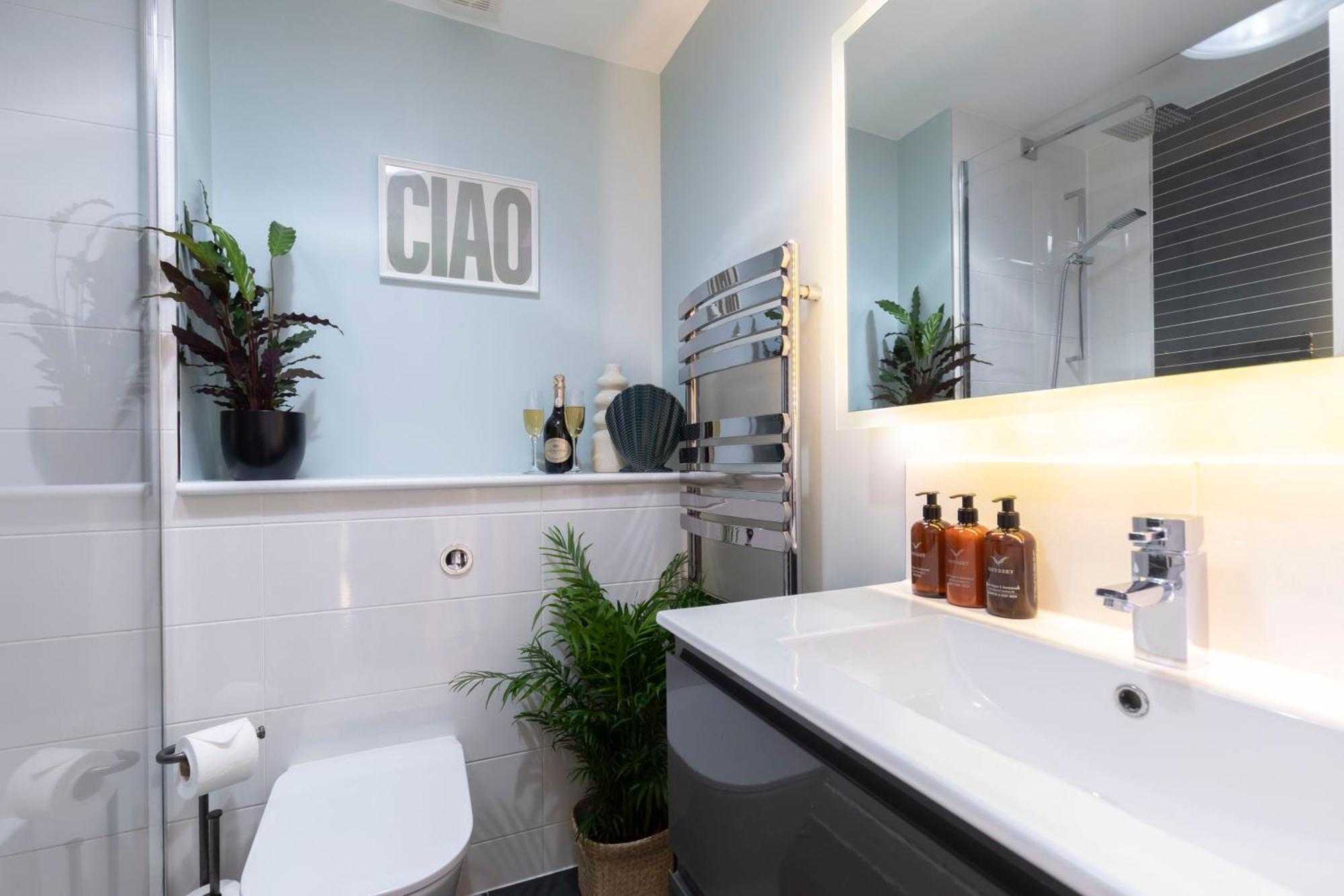 Cosy 2-bed In Tivoli *