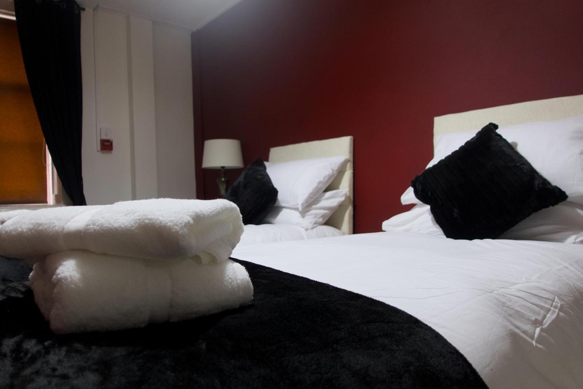2 Bedroom - The Ruby Apartment Cheltenham