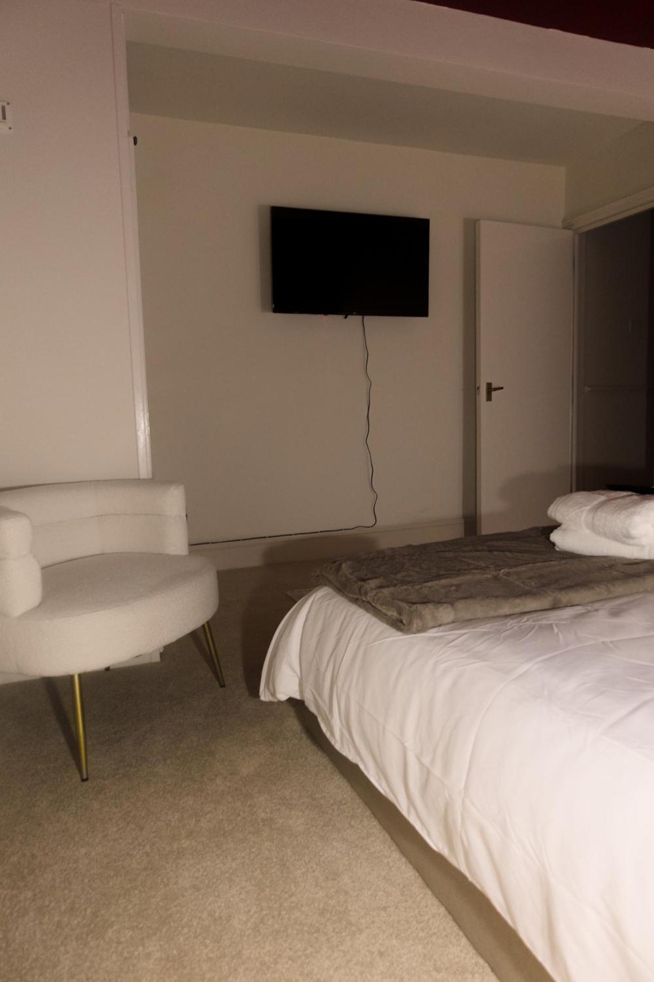 2 Bedroom - The Ruby Apartment