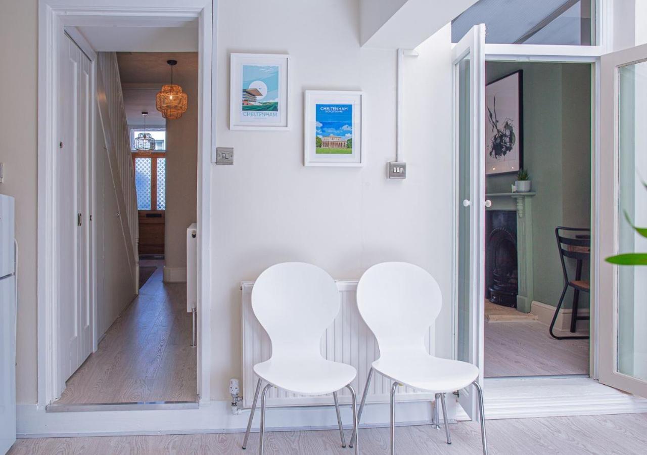 Holiday home Stunning Townhouse With Large Garden - Sleeps 8! *