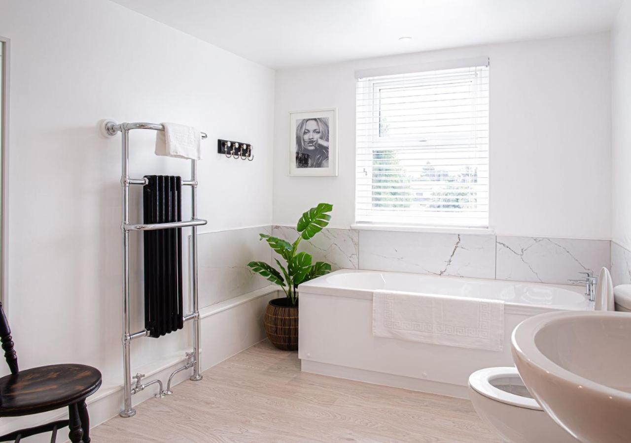 Stunning Townhouse With Large Garden - Sleeps 8! Holiday home