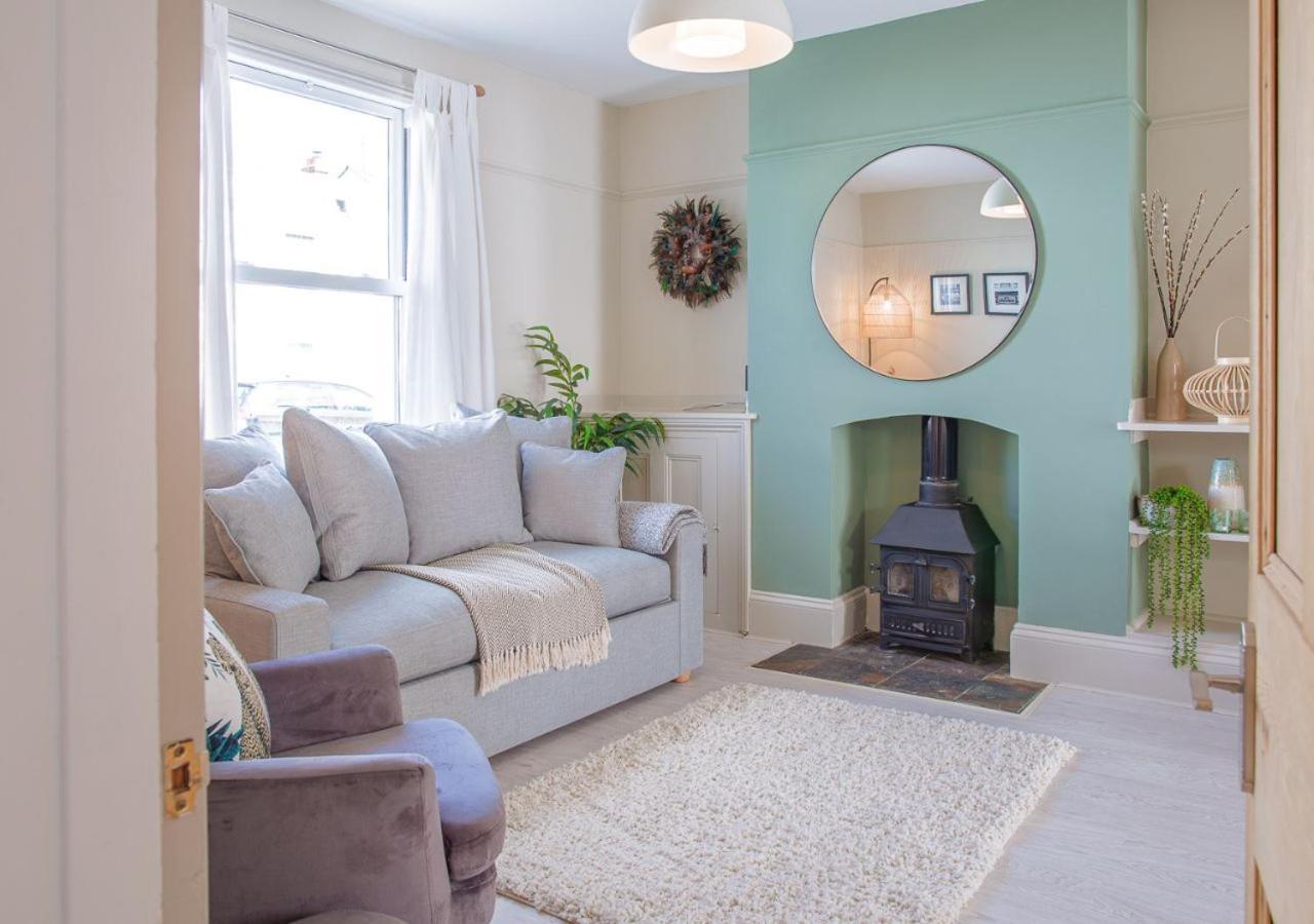 Stunning Townhouse With Large Garden - Sleeps 8! Holiday home *