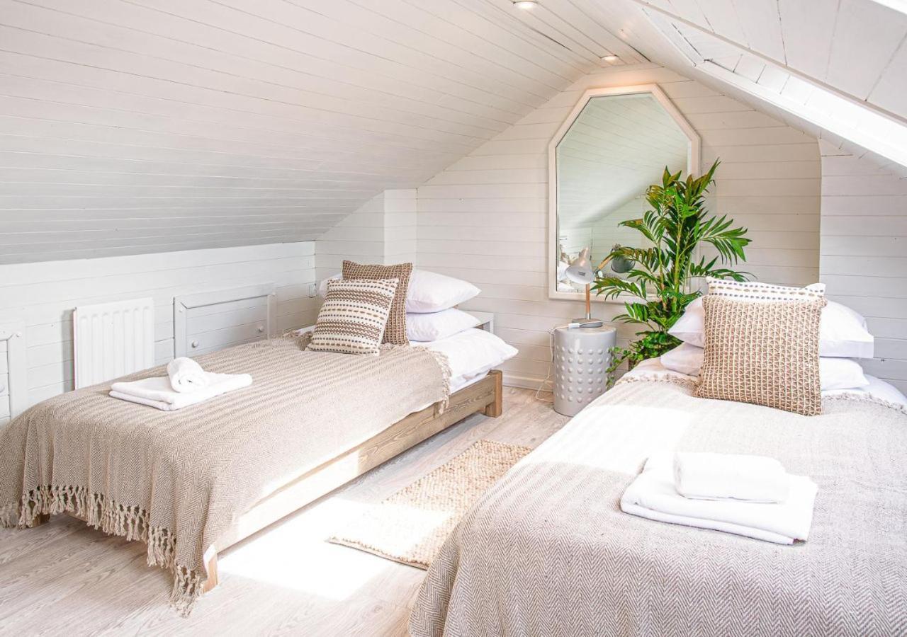 Stunning Townhouse With Large Garden - Sleeps 8! Holiday home