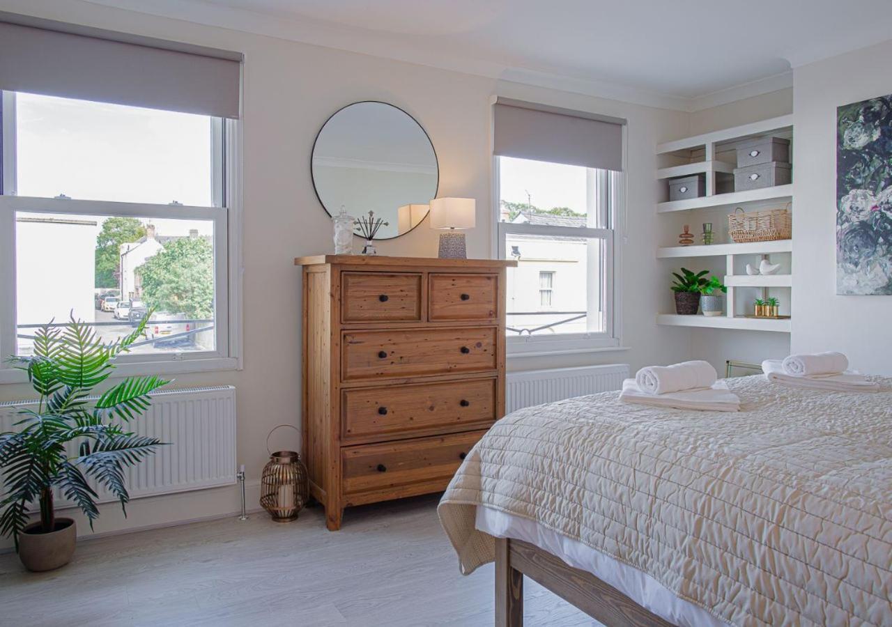 Stunning Townhouse With Large Garden - Sleeps 8!