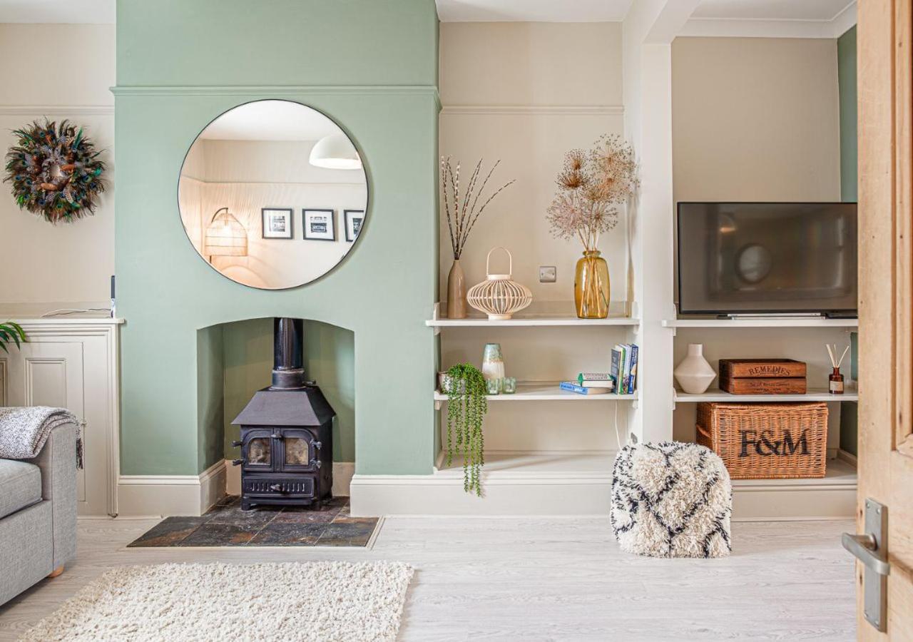 Stunning Townhouse With Large Garden - Sleeps 8! *