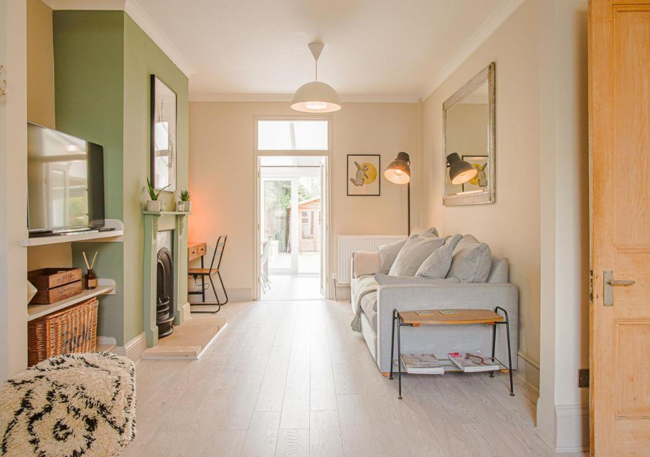 Holiday home Stunning Townhouse With Large Garden - Sleeps 8! *