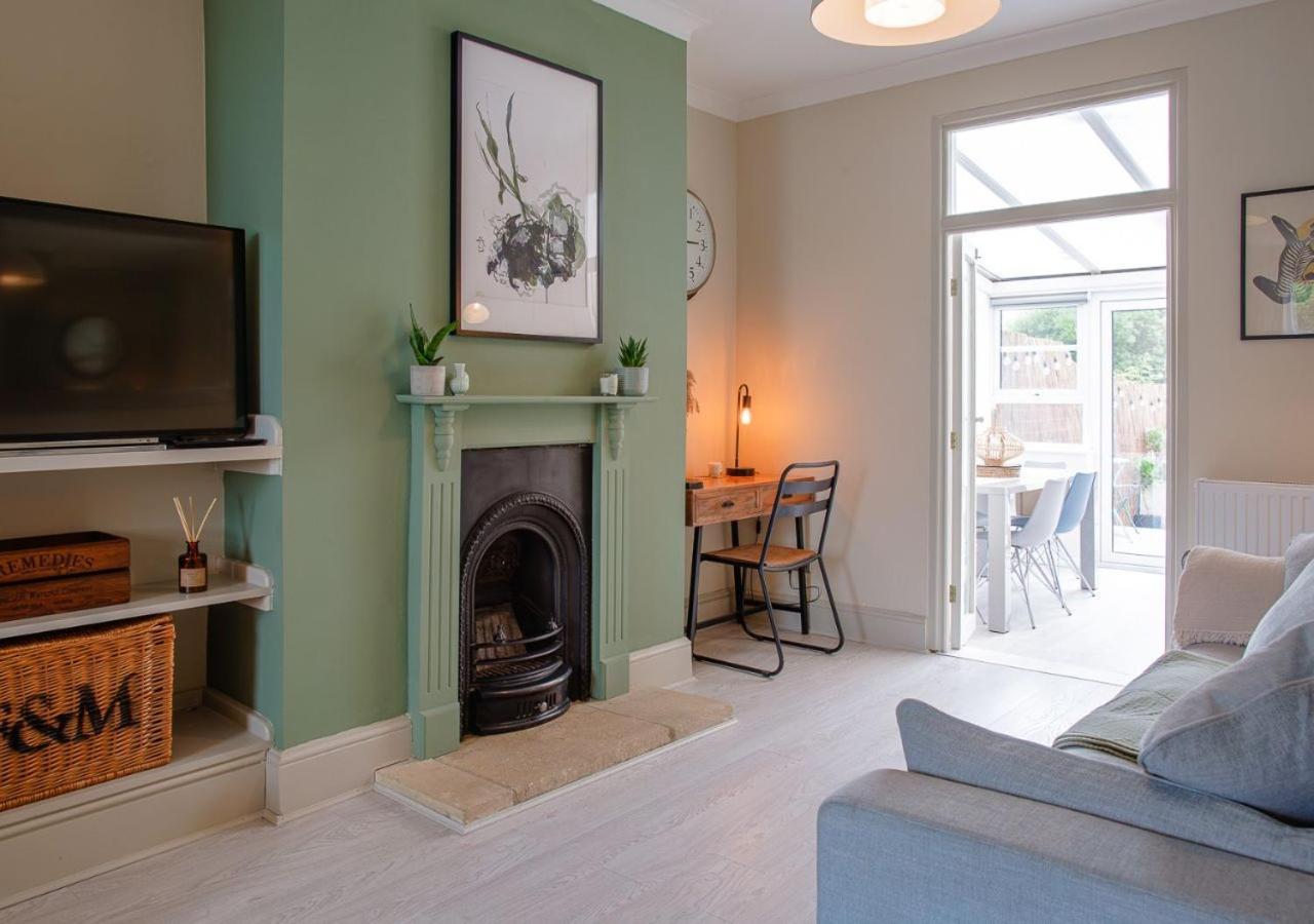 Stunning Townhouse With Large Garden - Sleeps 8! Holiday home