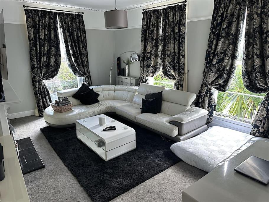 Apartment Beautiful & Vast Free Parking Cheltenham
