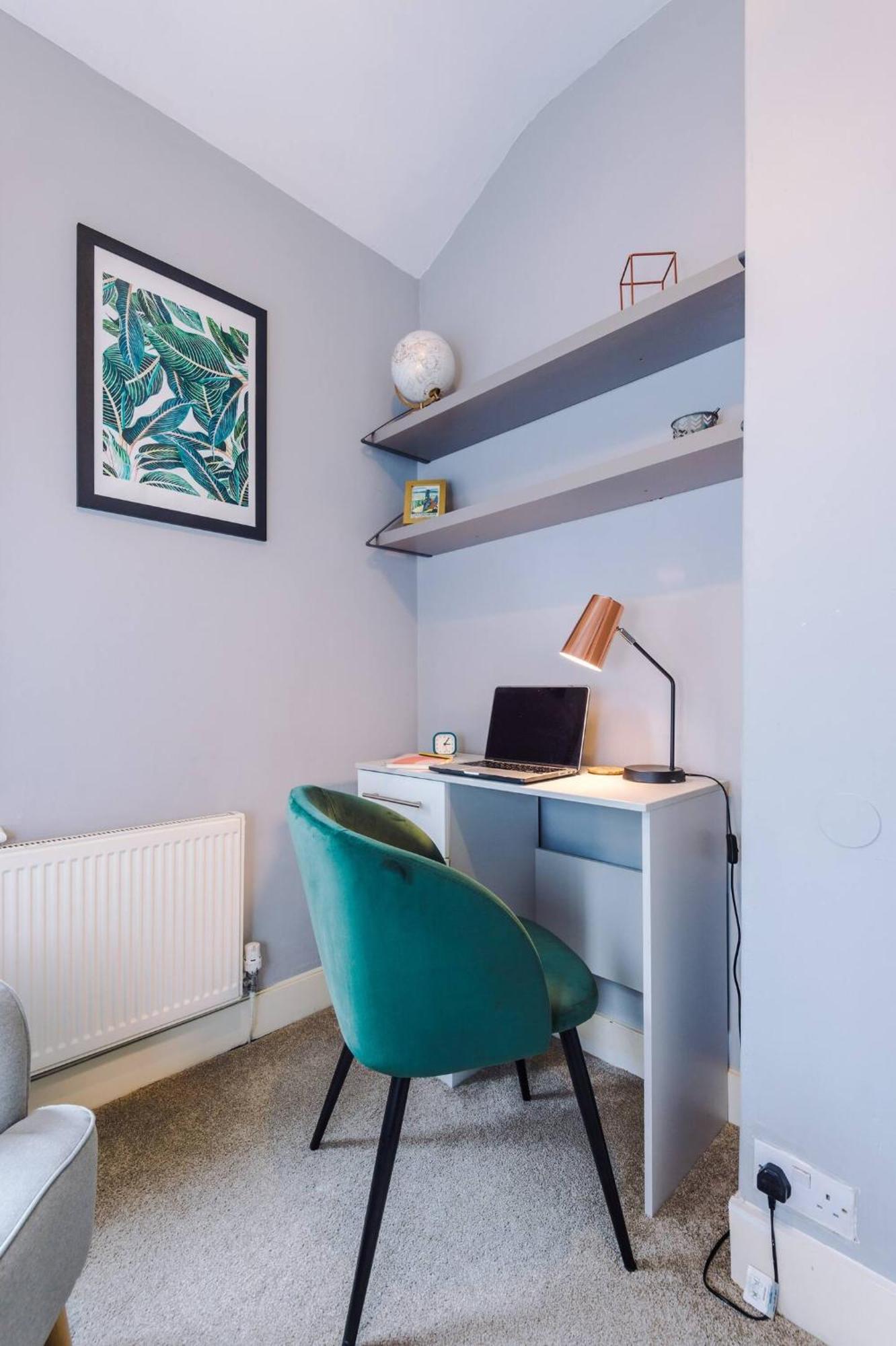 Lovely In Cheltehnam Parking & Great Location Holiday home Cheltenham