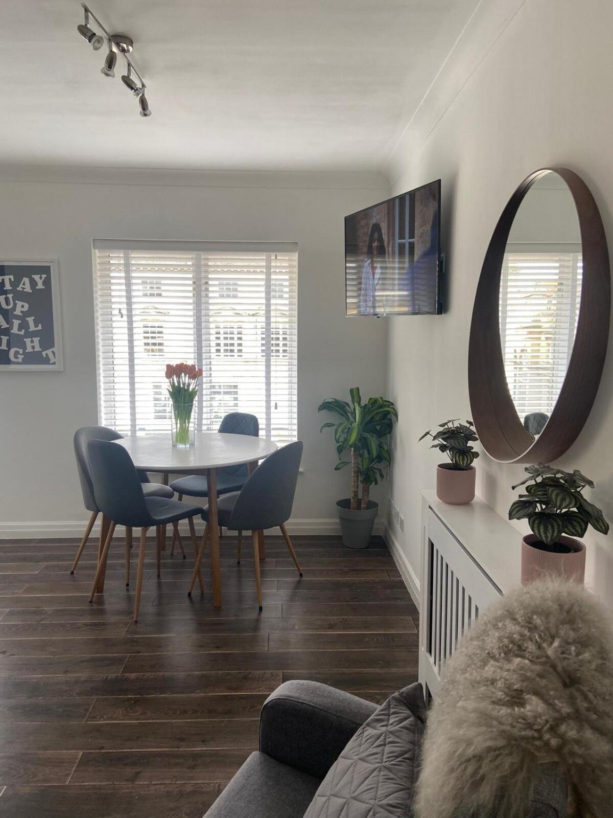 Apartment Located Flat In And Free Parking