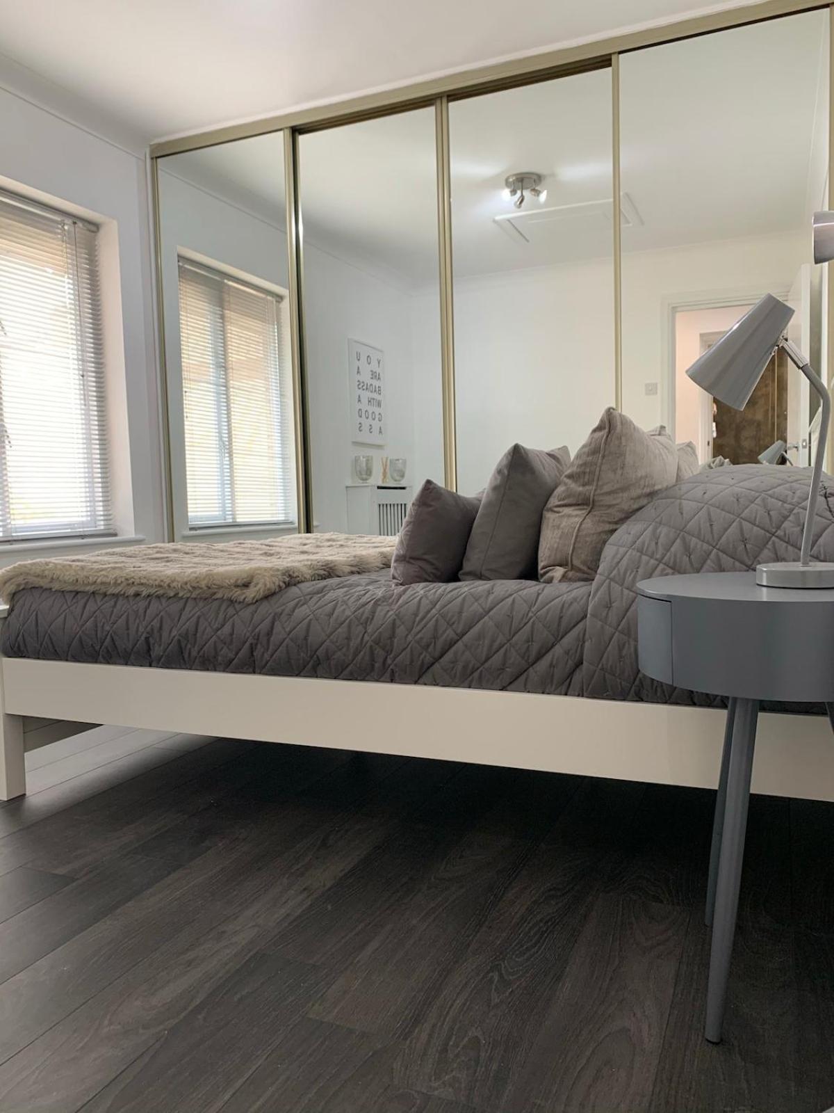 Apartment Located Flat In And Free Parking *