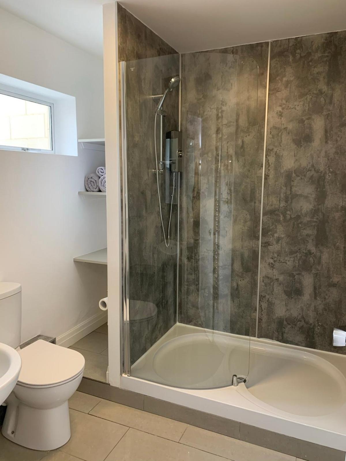 Located Flat In And Free Parking