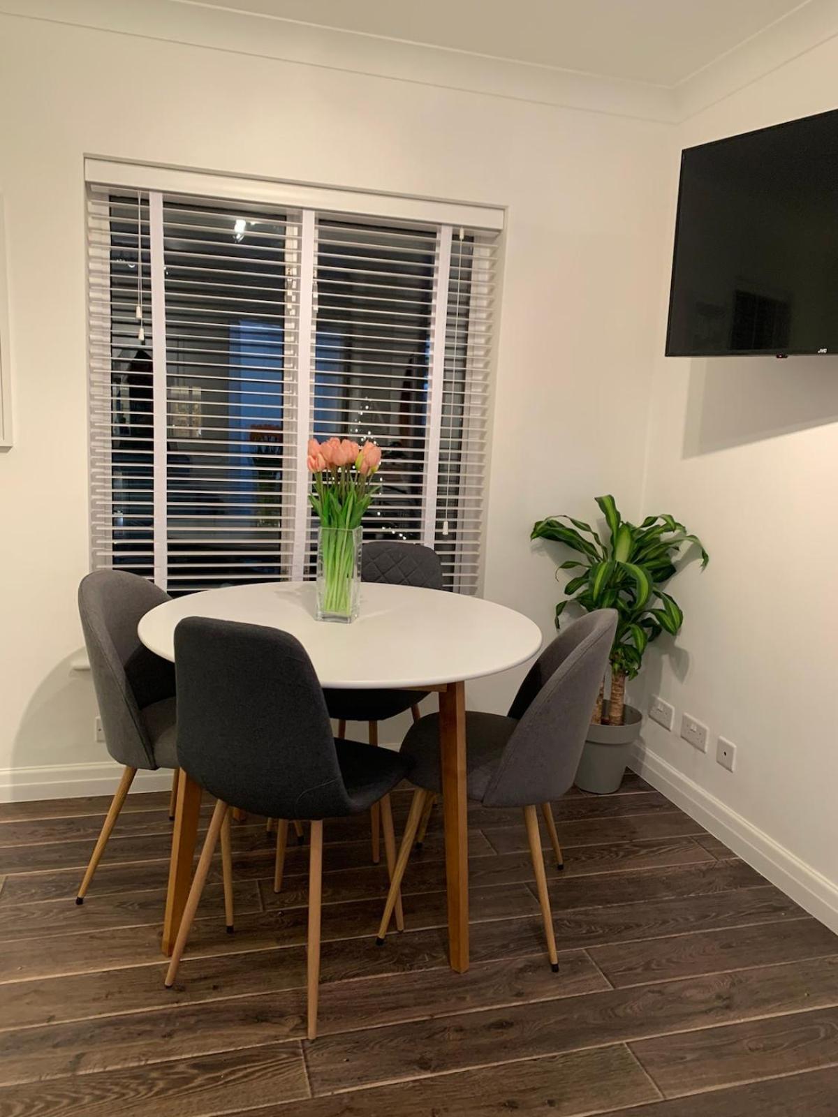 Located Flat In And Free Parking *