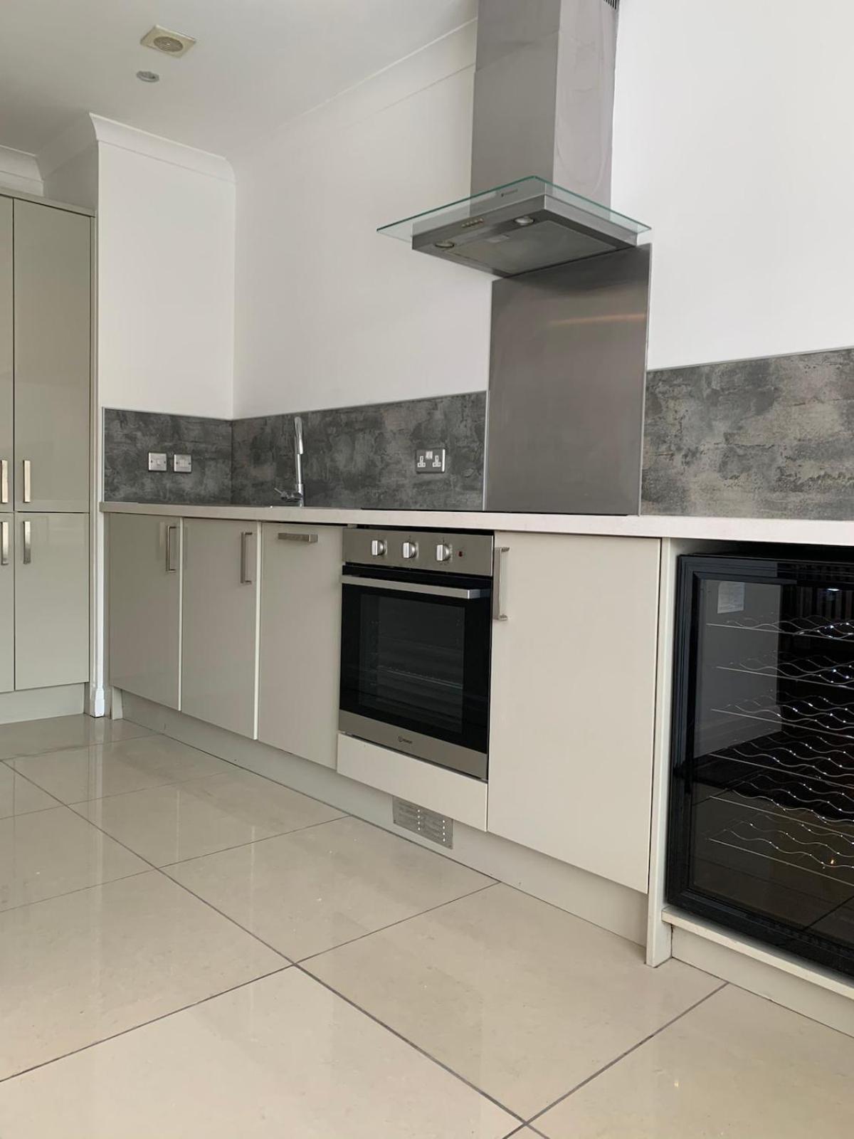 Apartment Located Flat In And Free Parking Cheltenham