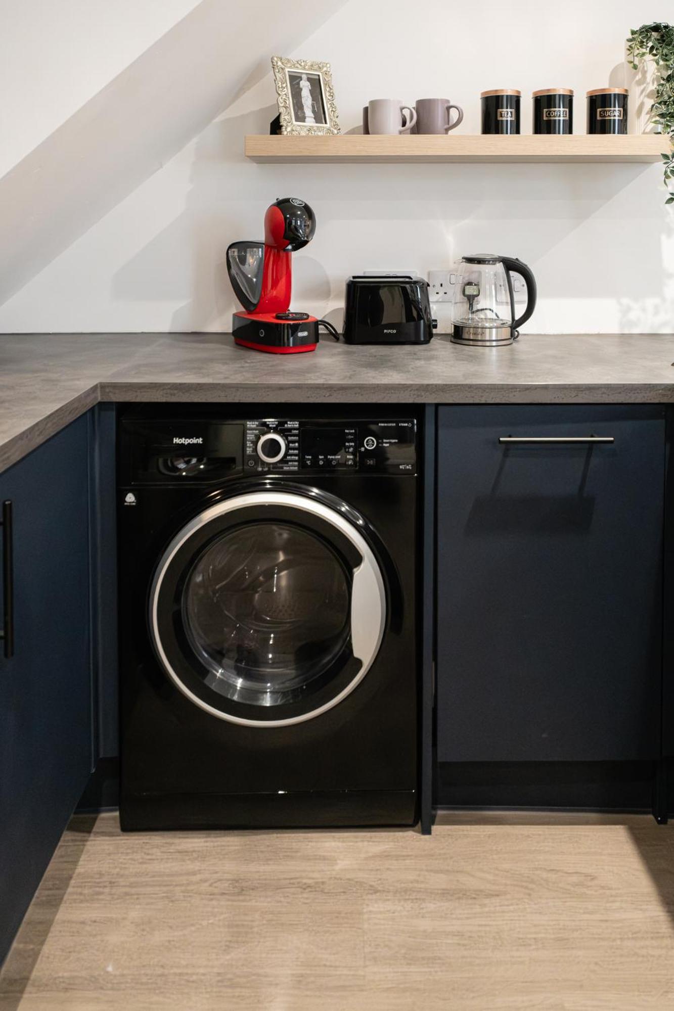Gorgeous 1 Bed In Cheltenham! Apartment *