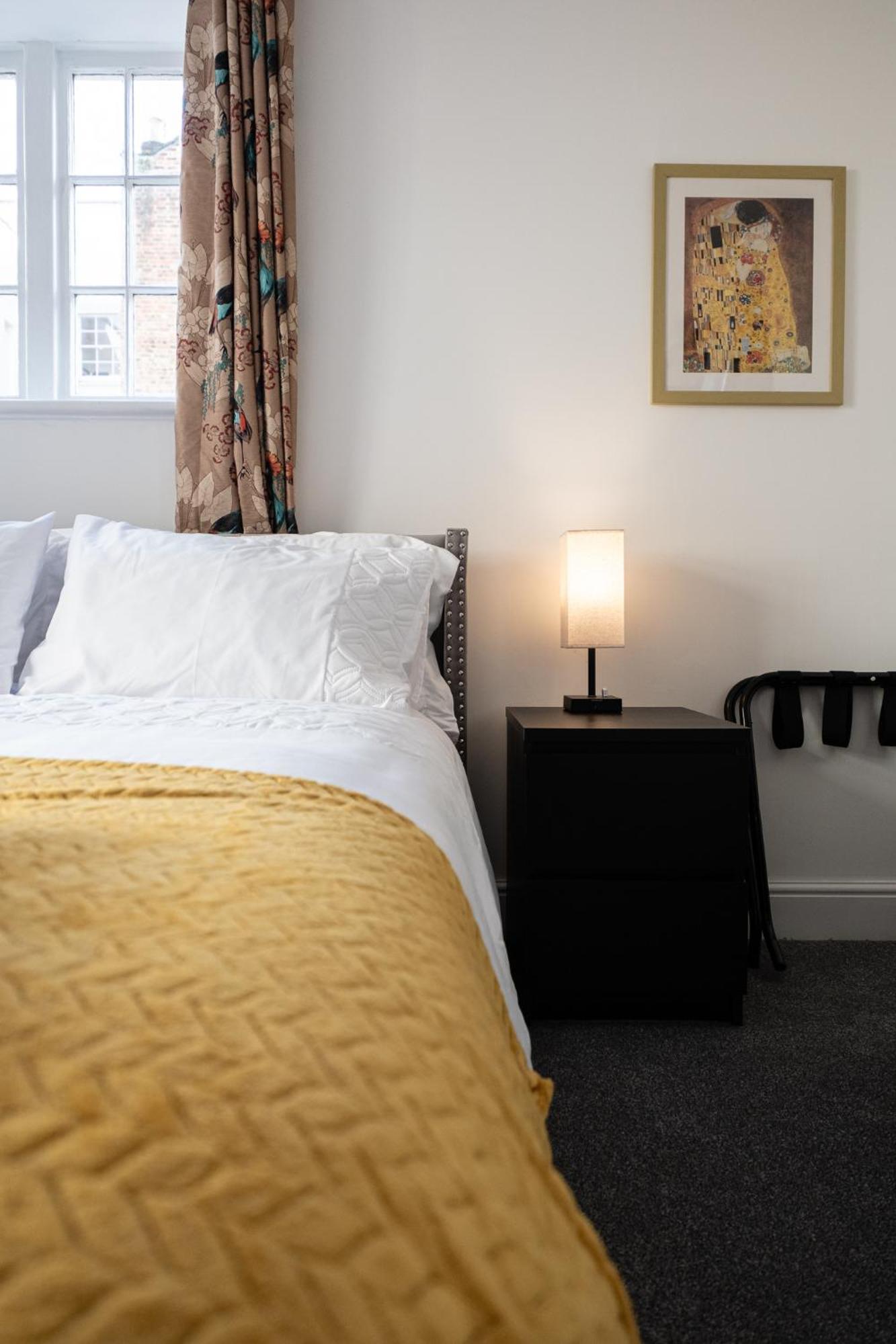 Gorgeous 1 Bed In Cheltenham! Apartment *