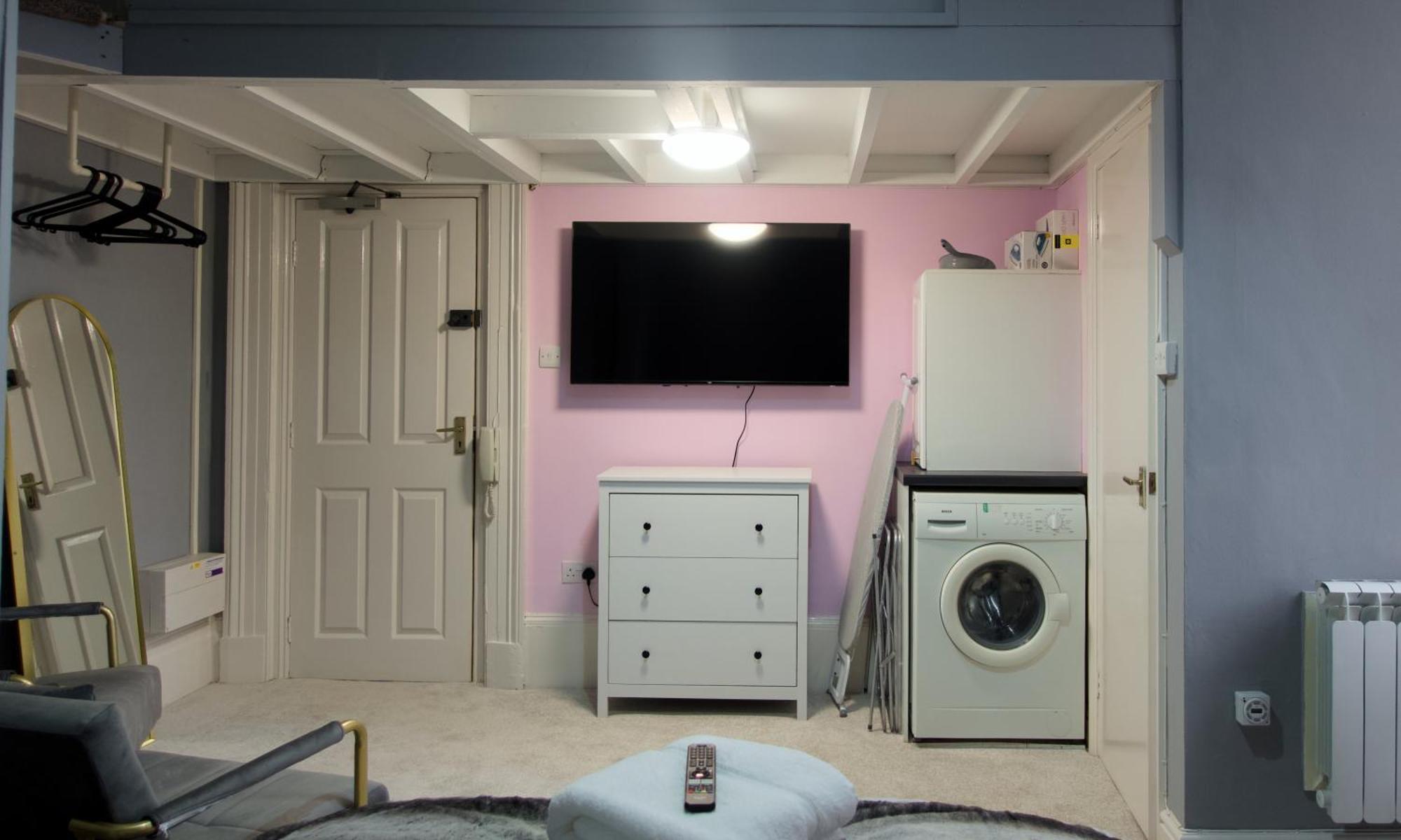 - The Pearl Apartment *