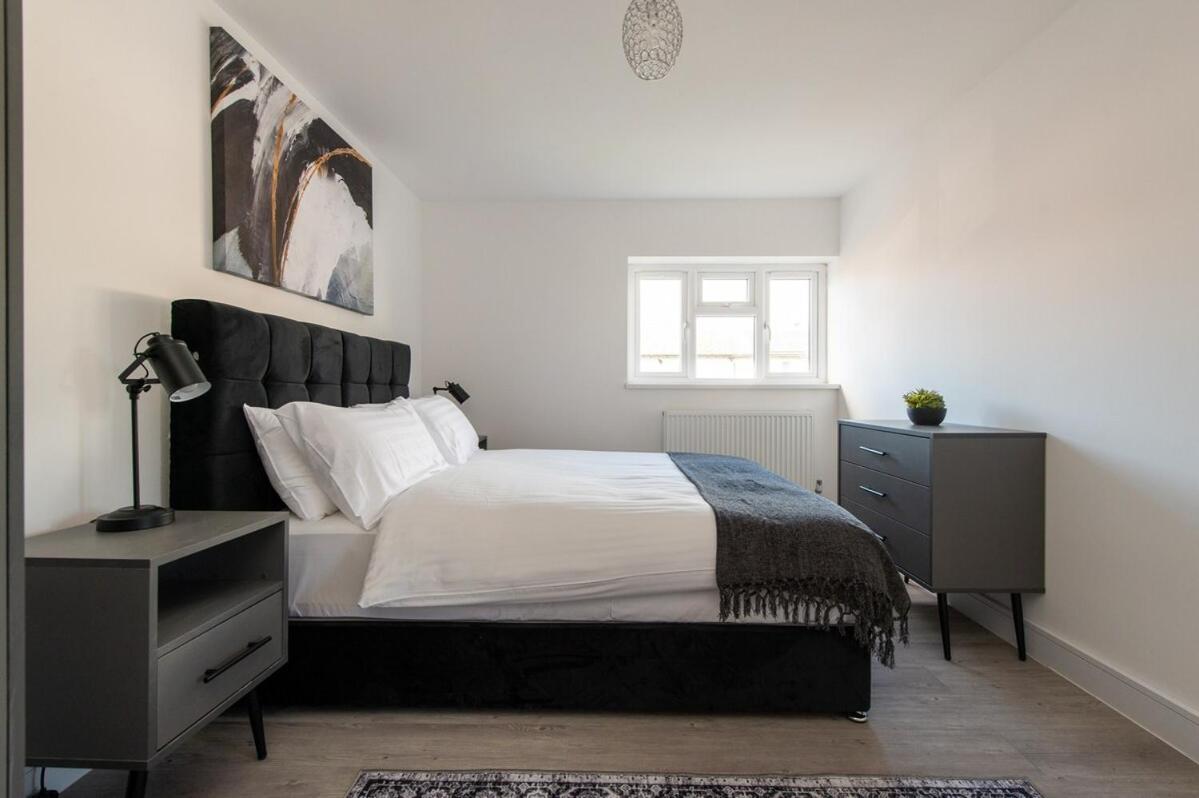 Compton House - 4 Bed Apartment *