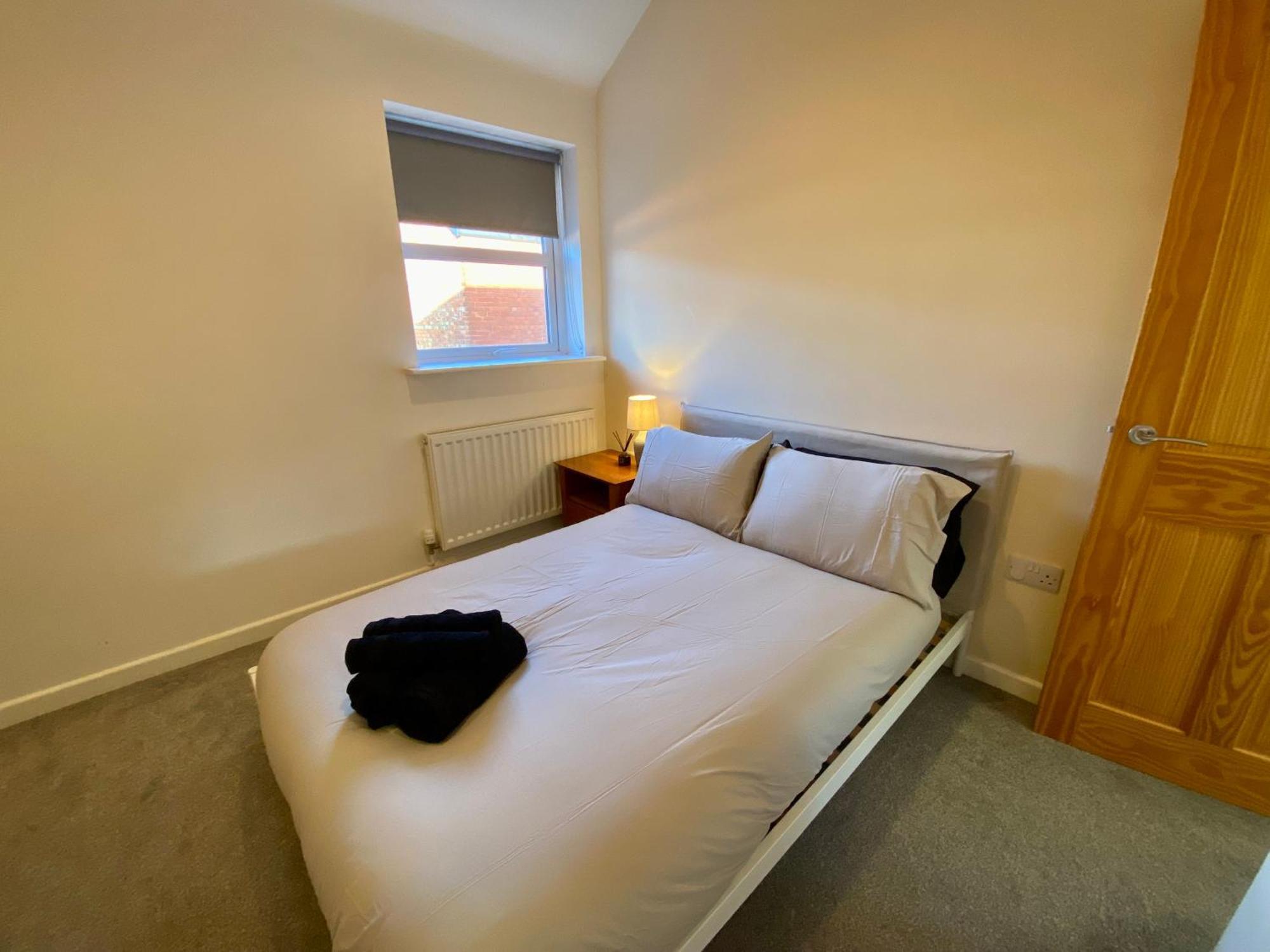 Cosy 3 Bedroom House, Bath Road, * Cheltenham