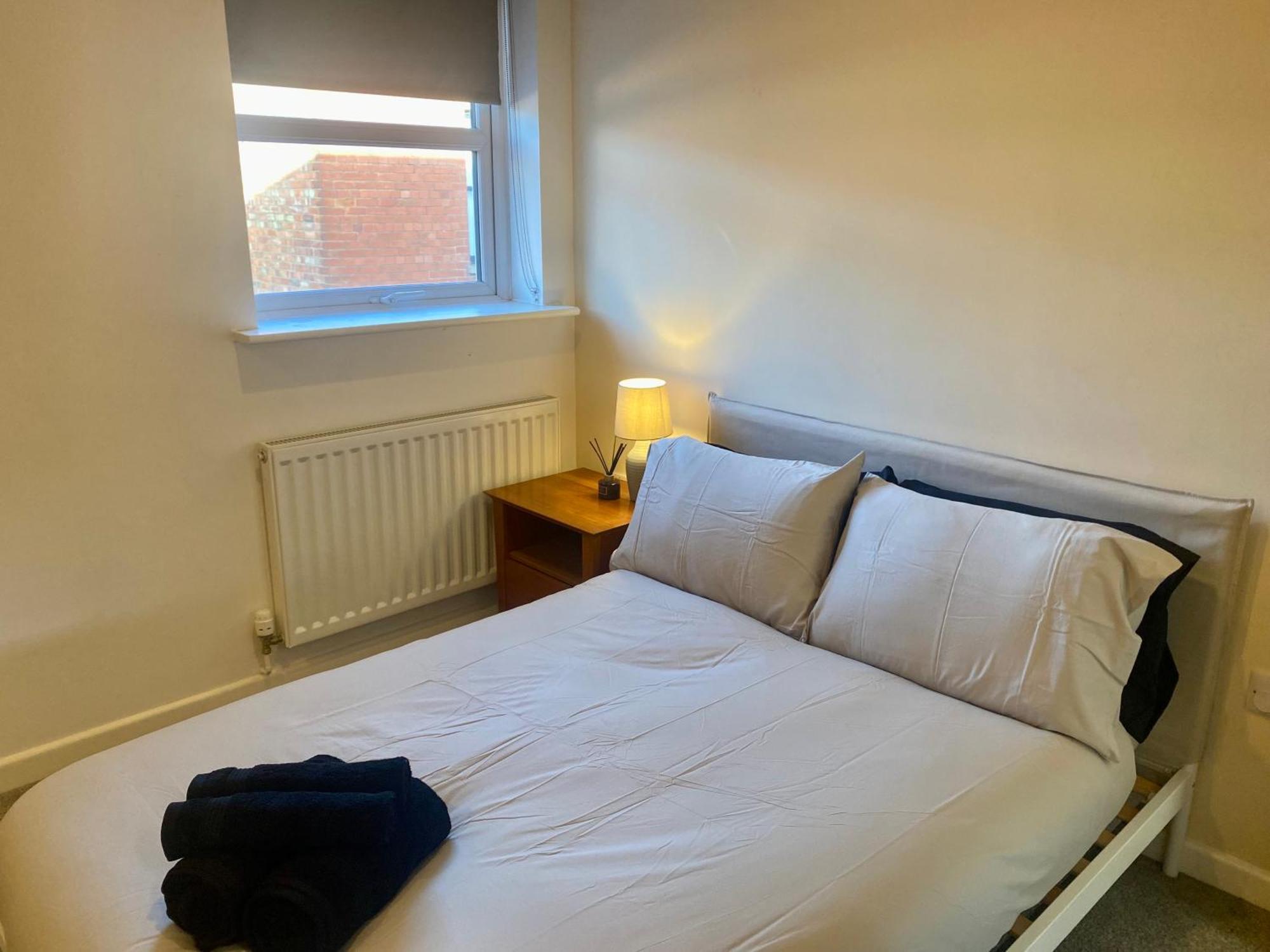 Cosy 3 Bedroom House, Bath Road,