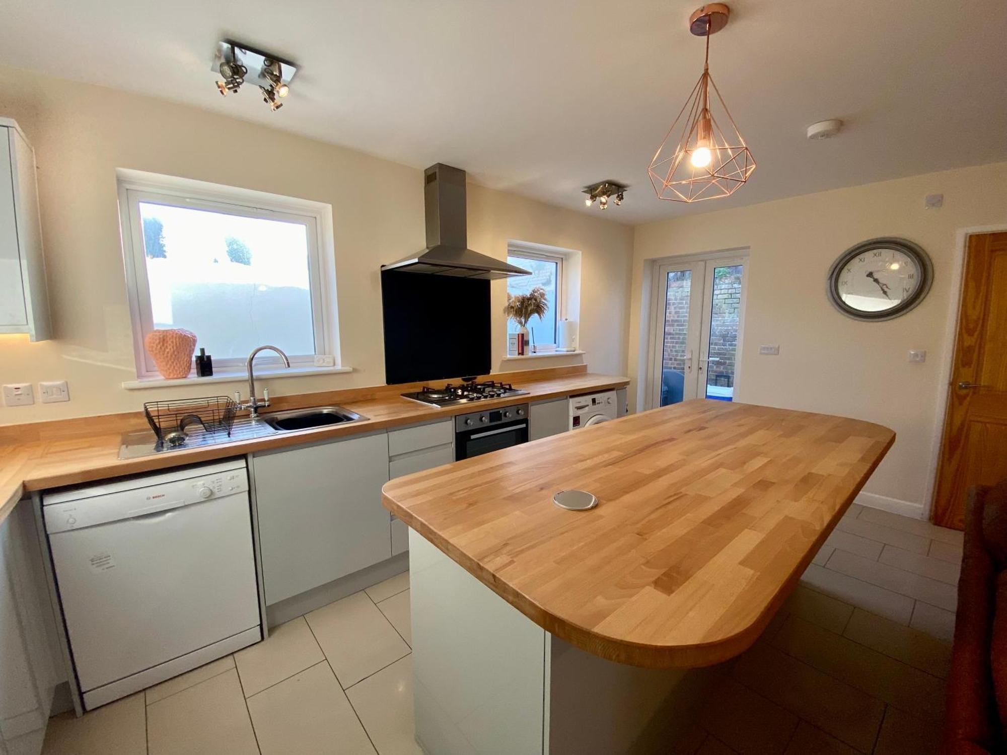 Holiday home Cosy 3 Bedroom House, Bath Road,